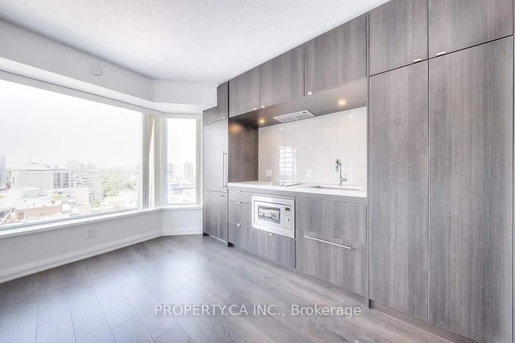 Front of Unit 1520, 155 Yorkville Avenue