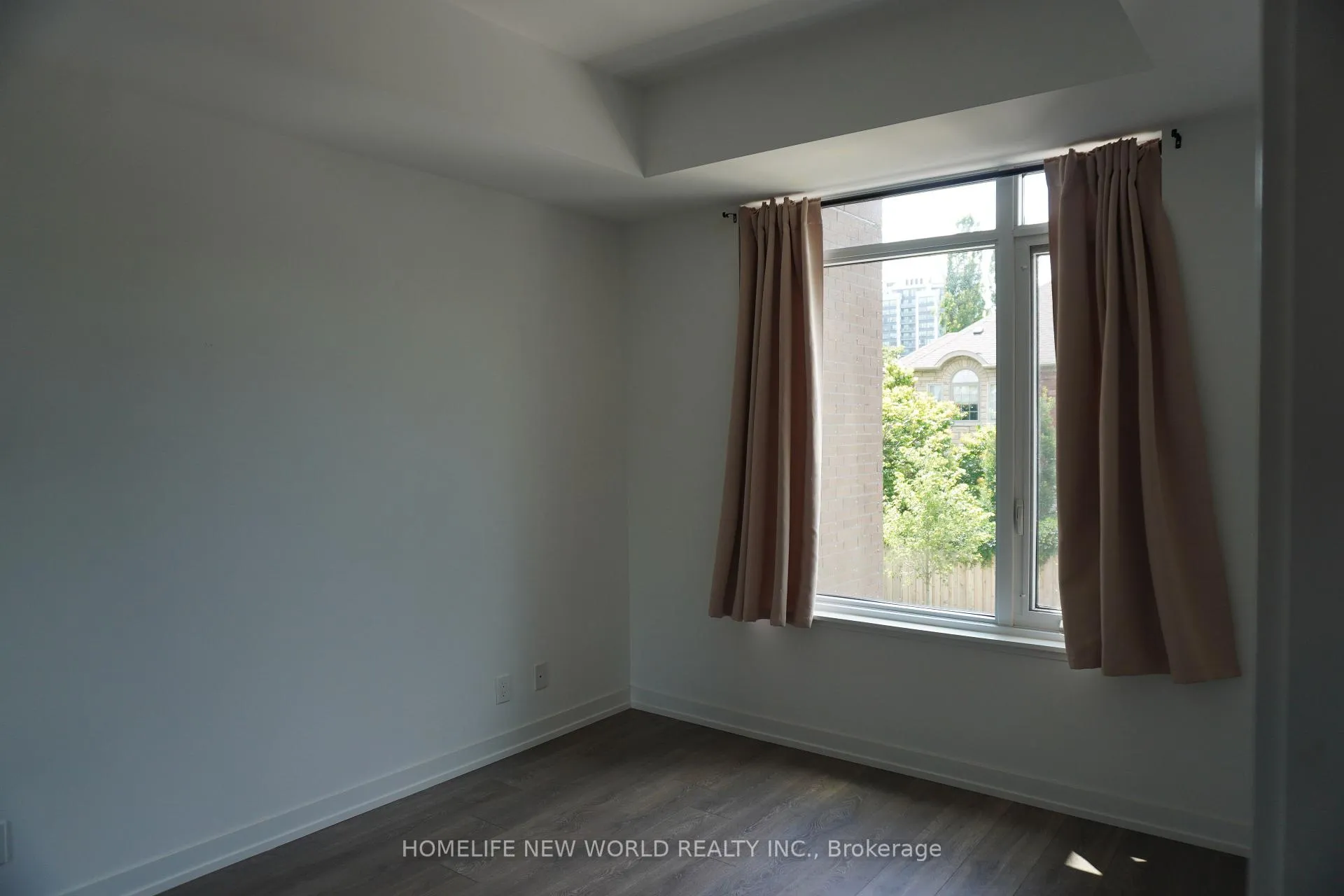 Photo 6 of Unit D227, 8 Beverly Glen Boulevard, Vaughan, Beverley Glen — HOMEH