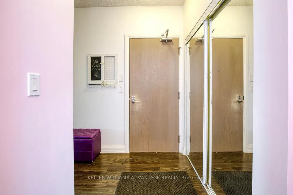 Photo 6 of Unit 411, 7167 Yonge Street, Markham, Thornhill — HOMEH