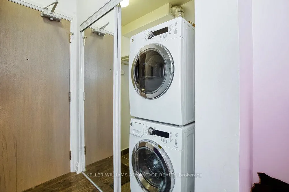 Photo 7 of Unit 411, 7167 Yonge Street, Markham, Thornhill — HOMEH