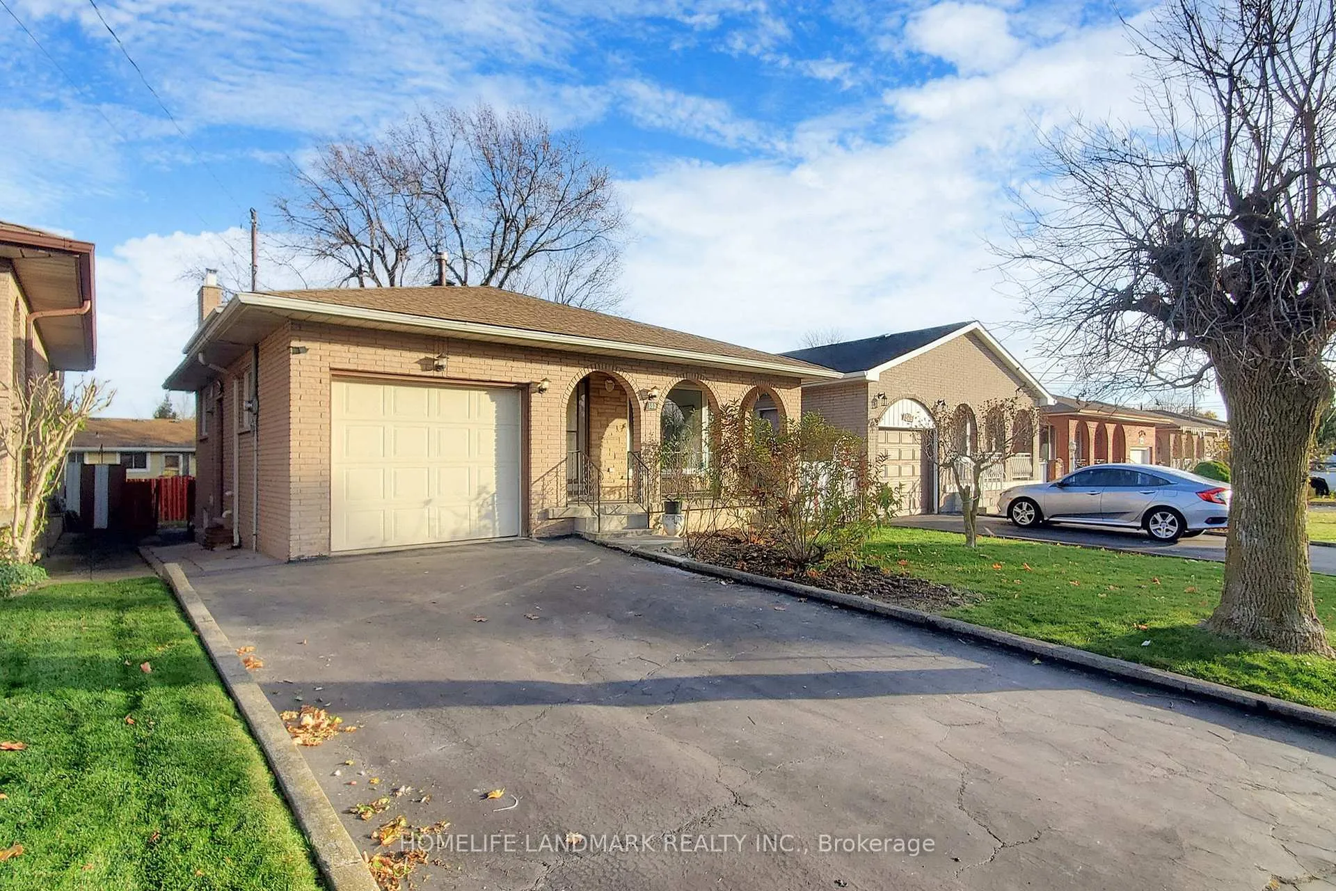 Photo 1 of 552 Queen Victoria Drive, Hamilton, Quinndale — HOMEH