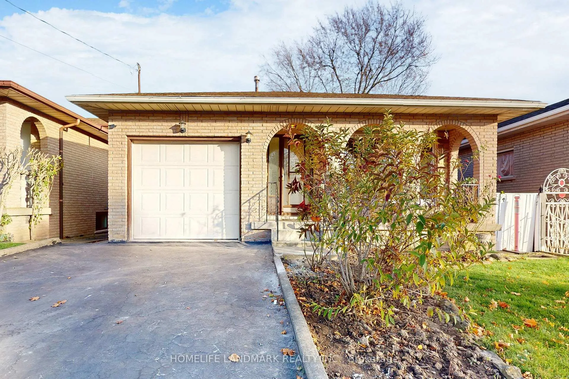 Photo 2 of 552 Queen Victoria Drive, Hamilton, Quinndale — HOMEH