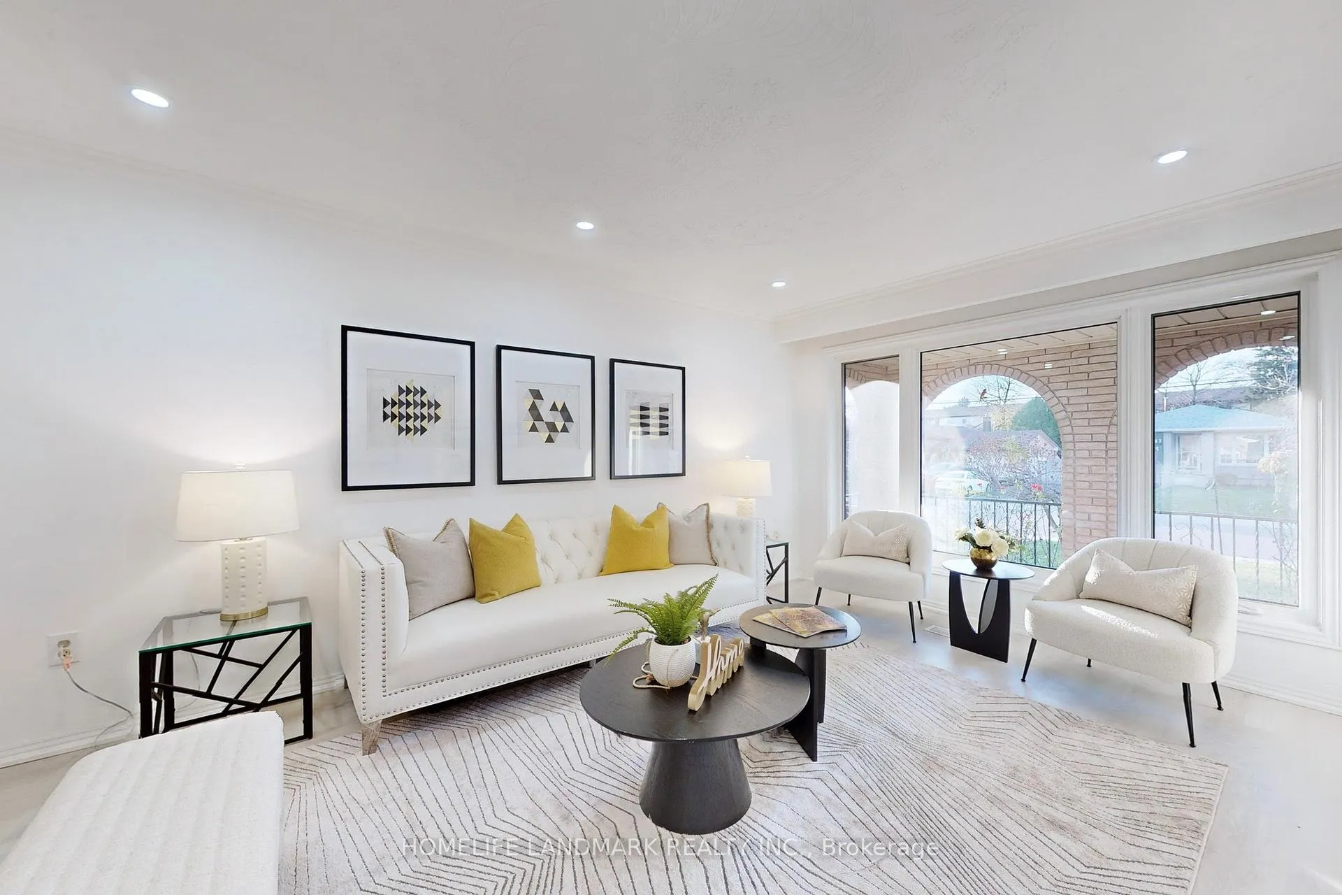 Photo 4 of 552 Queen Victoria Drive, Hamilton, Quinndale — HOMEH