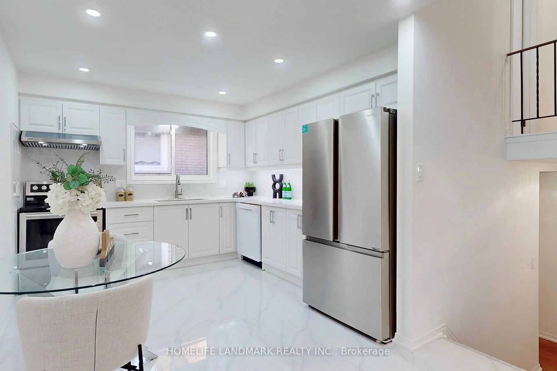 Photo 13 of 552 Queen Victoria Drive, Hamilton, Quinndale — HOMEH
