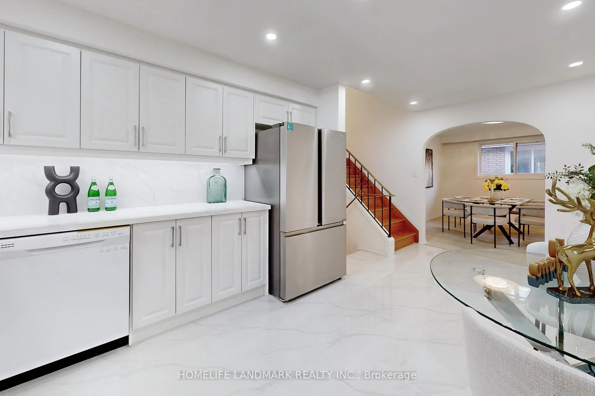 Photo 15 of 552 Queen Victoria Drive, Hamilton, Quinndale — HOMEH