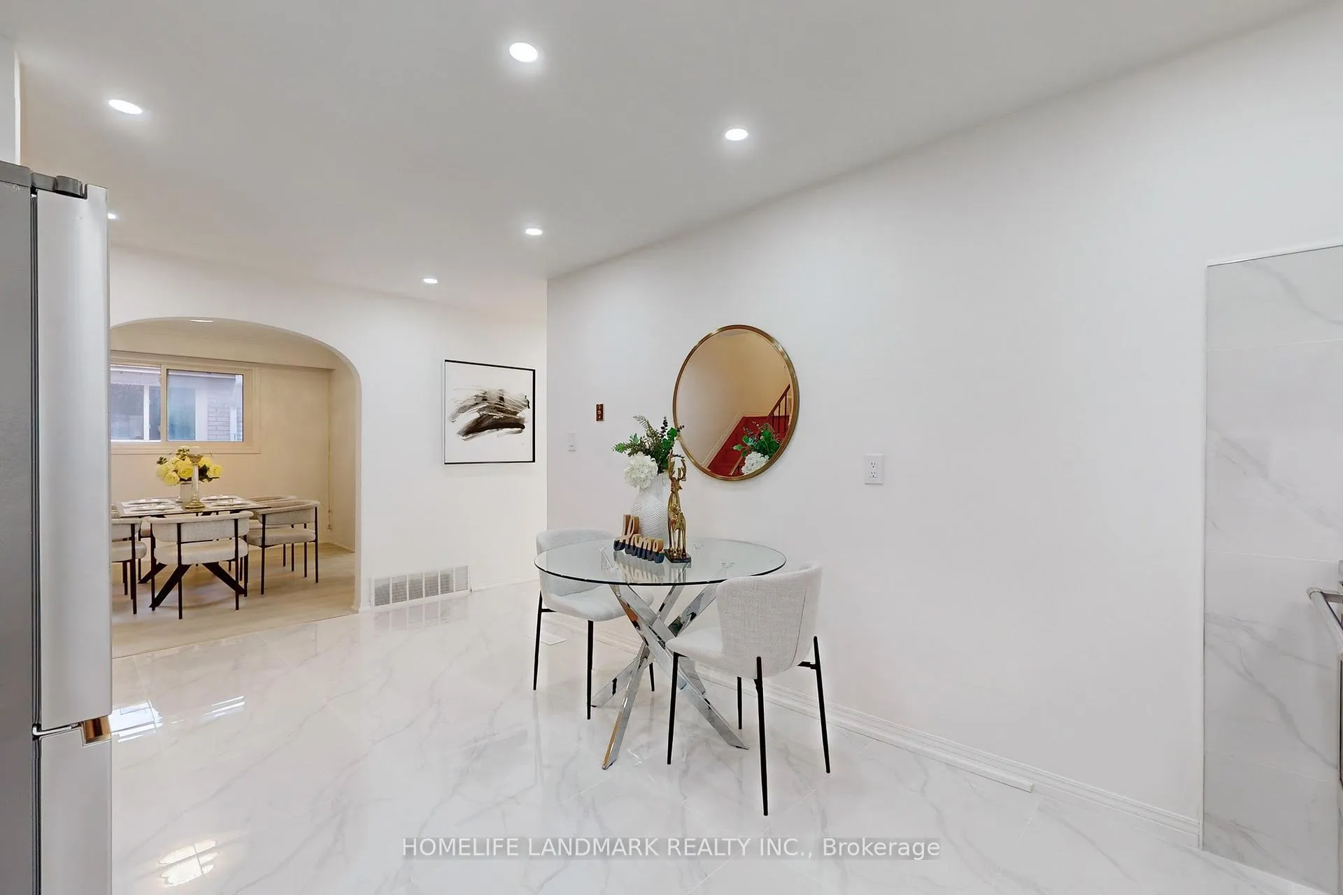 Photo 16 of 552 Queen Victoria Drive, Hamilton, Quinndale — HOMEH