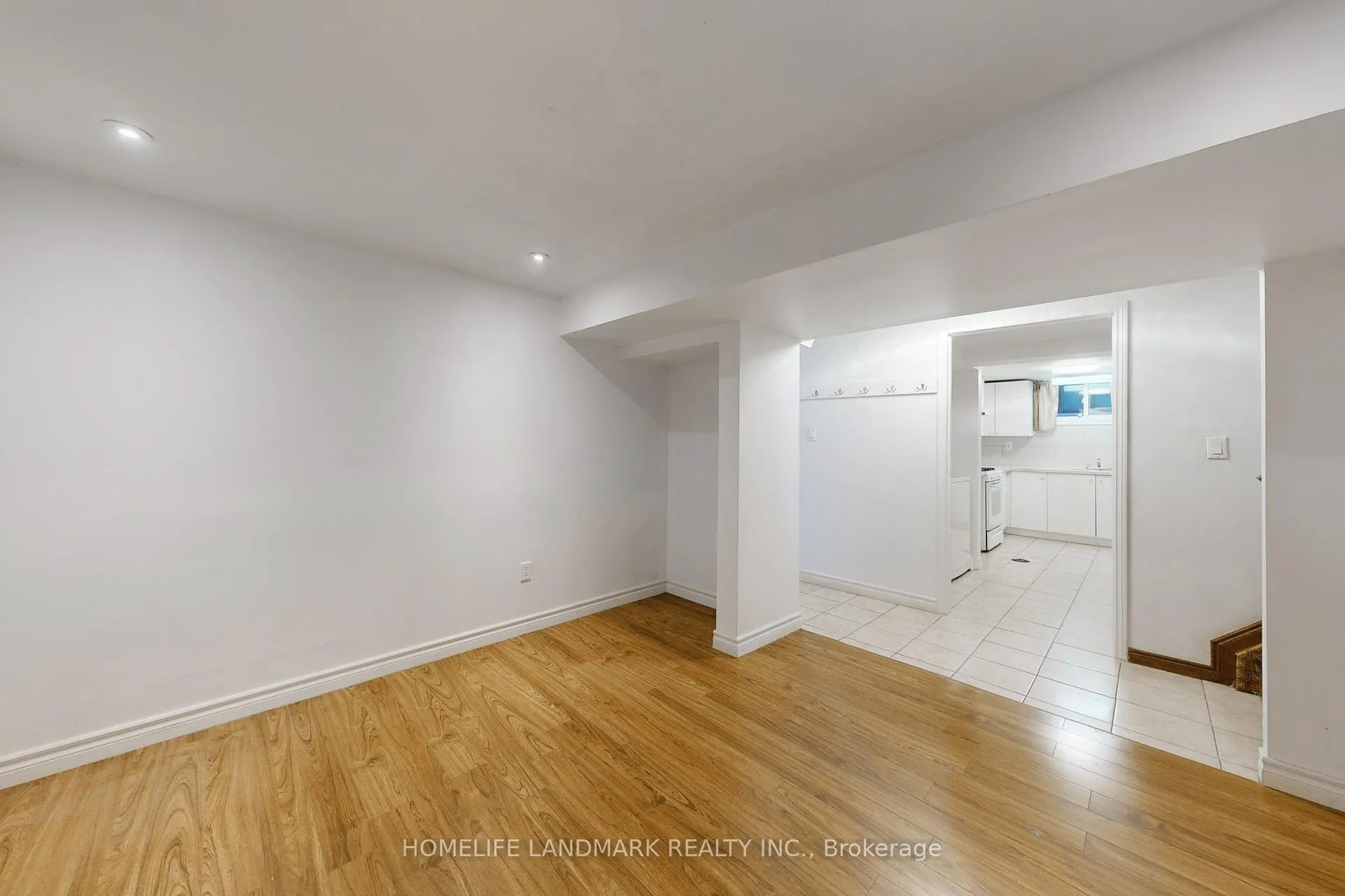 Photo 32 of 552 Queen Victoria Drive, Hamilton, Quinndale — HOMEH