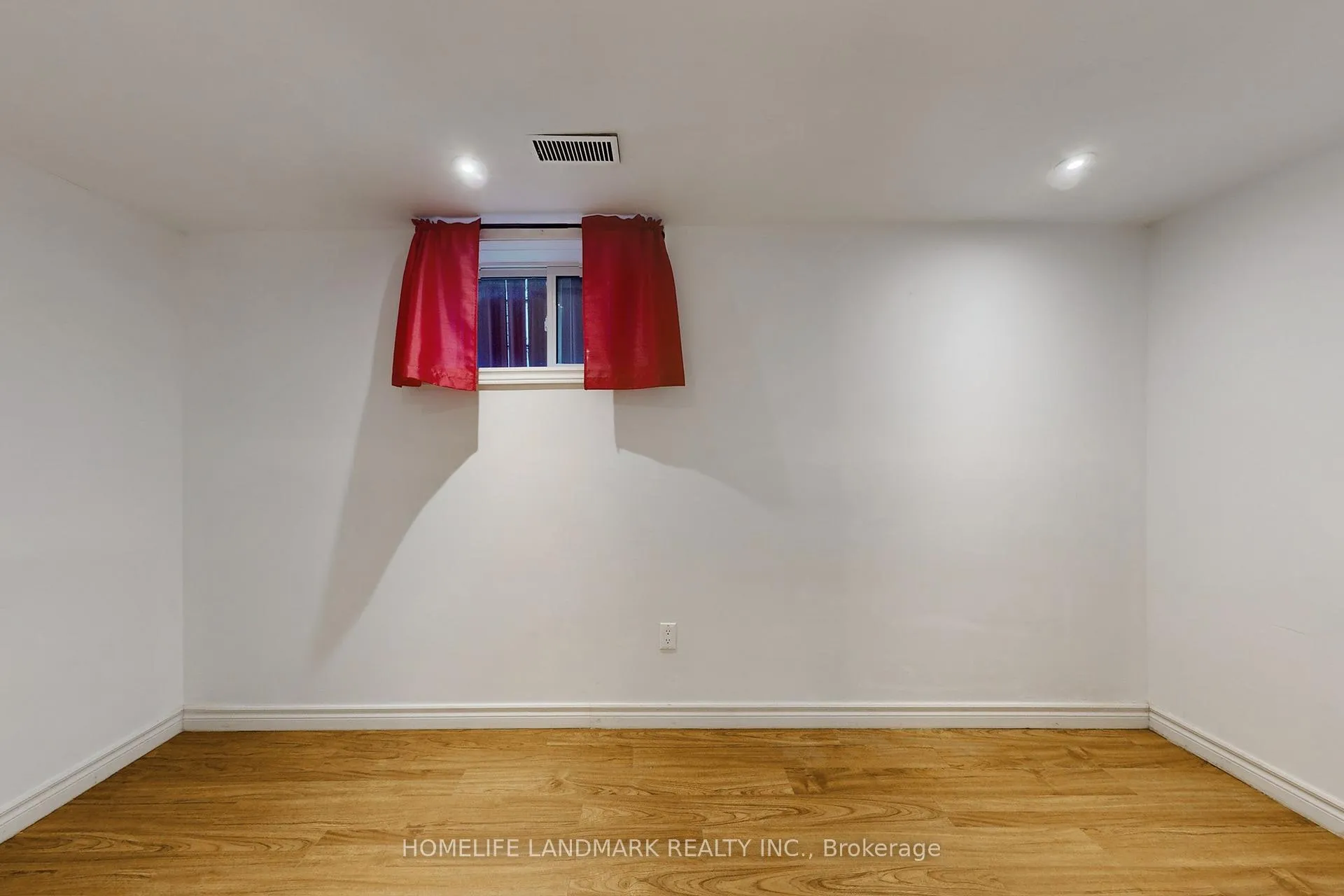 Photo 33 of 552 Queen Victoria Drive, Hamilton, Quinndale — HOMEH