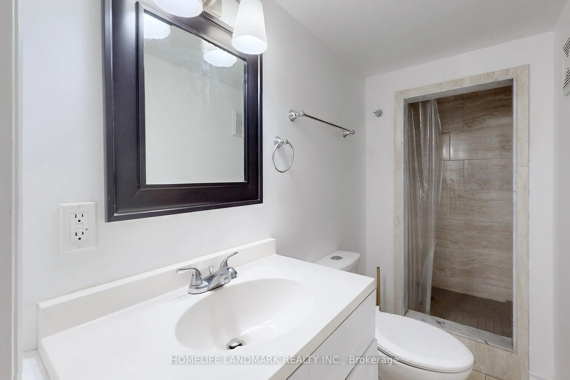 Photo 37 of 552 Queen Victoria Drive, Hamilton, Quinndale — HOMEH