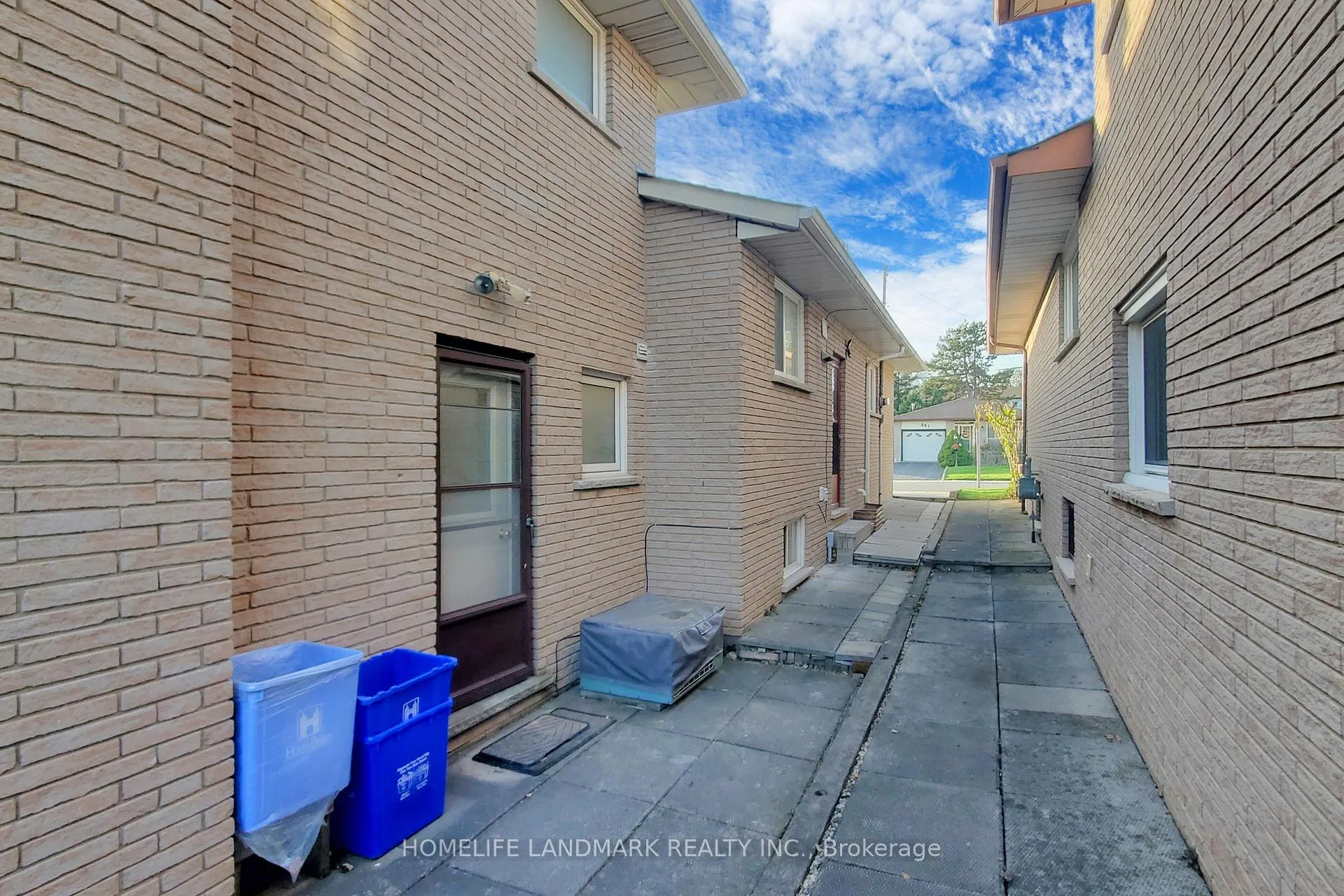Photo 39 of 552 Queen Victoria Drive, Hamilton, Quinndale — HOMEH