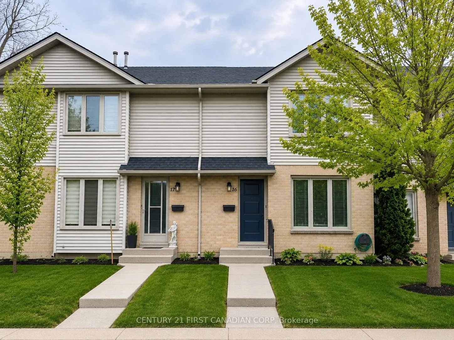 Front of Unit 16, 925 Lawson Road