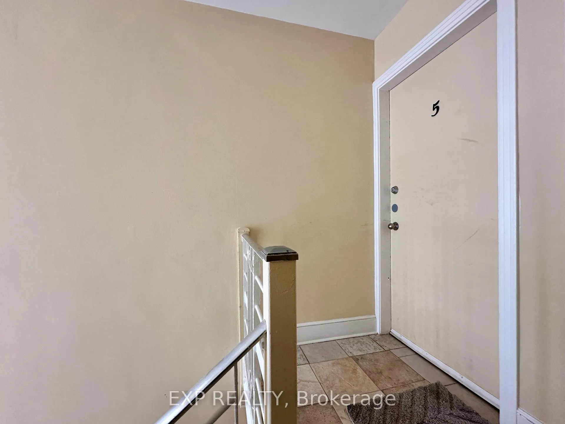 Photo 3 of Unit 5, 839 Kirkwood Avenue, Ottawa, Carlington — HOMEH