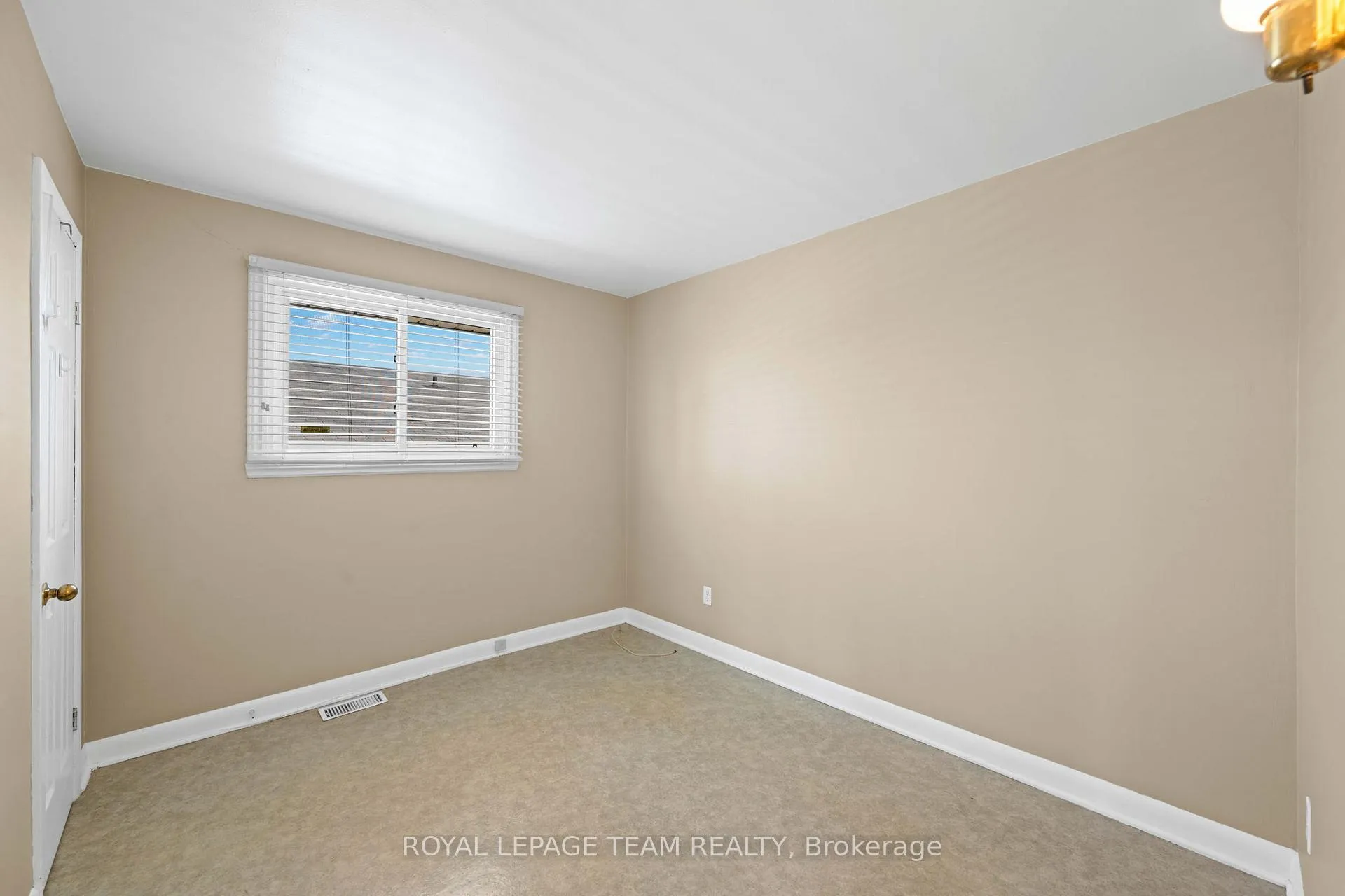 Photo 12 of 228 Laframboise Avenue, Cornwall, Cornwall — HOMEH