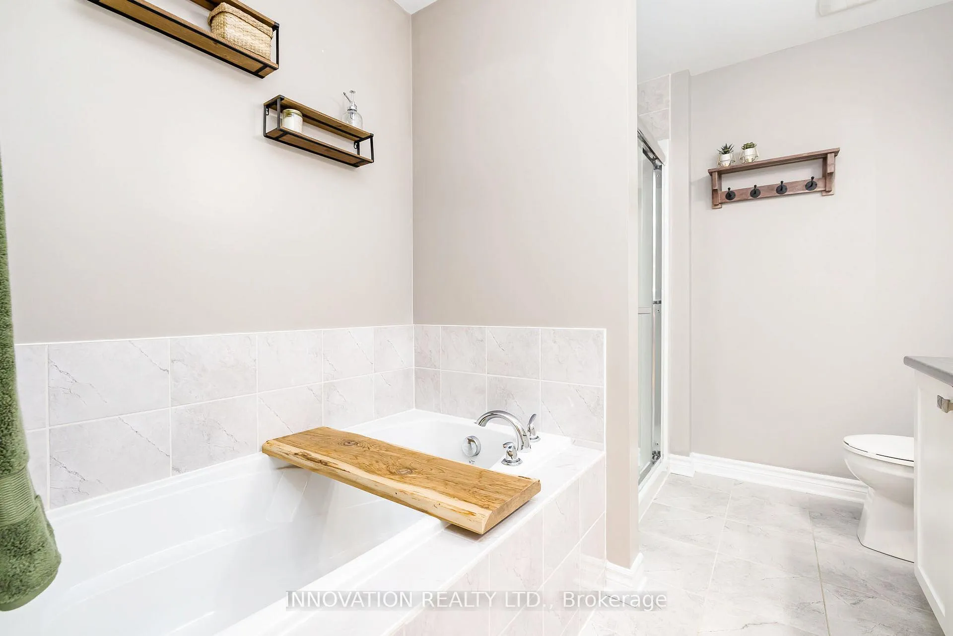 Photo 23 of 218 Akerson Road, Ottawa, Kanata - Emerald Meadows/Trailwest — HOMEH