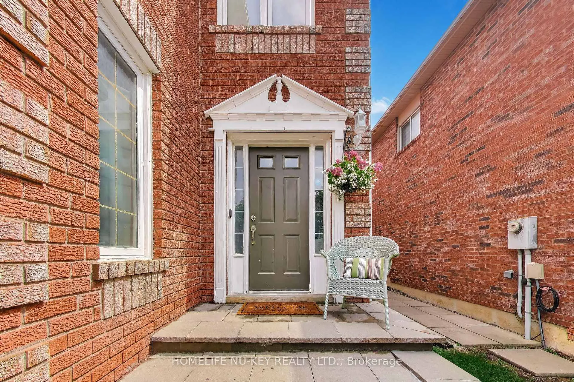Photo 3 of 27 Lauchlin Crescent, Halton Hills, Georgetown — HOMEH