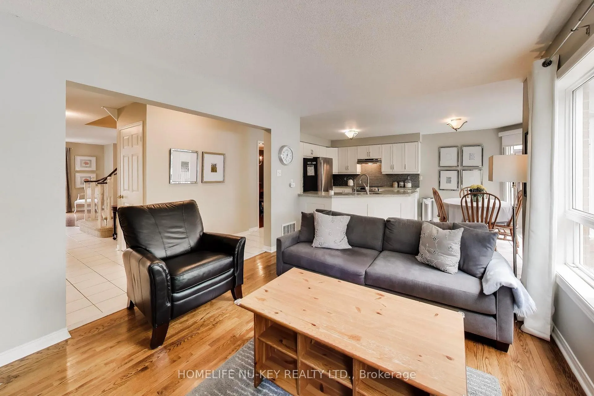 Photo 18 of 27 Lauchlin Crescent, Halton Hills, Georgetown — HOMEH