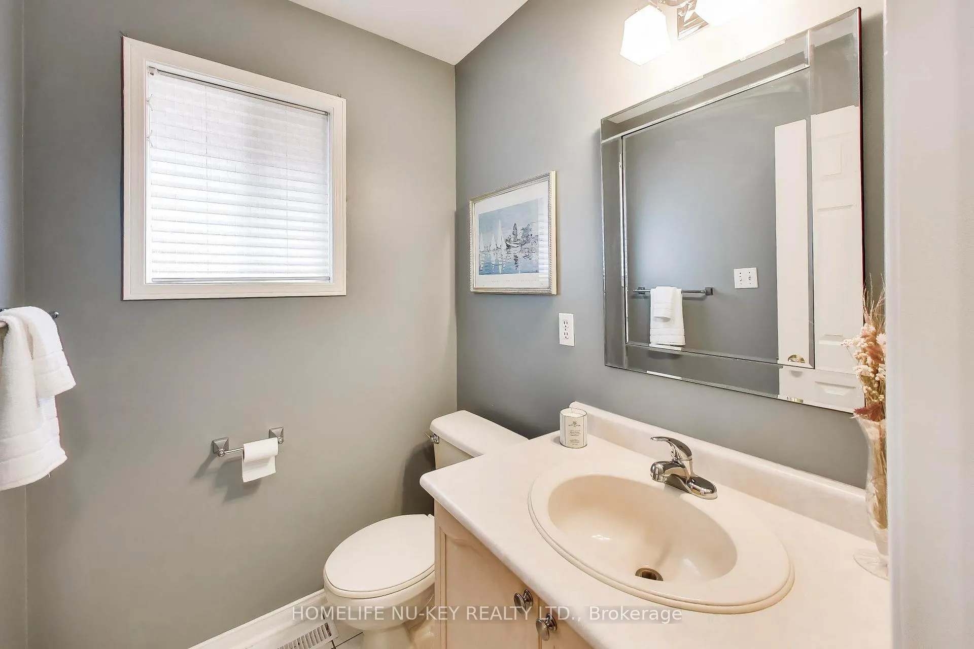 Photo 19 of 27 Lauchlin Crescent, Halton Hills, Georgetown — HOMEH
