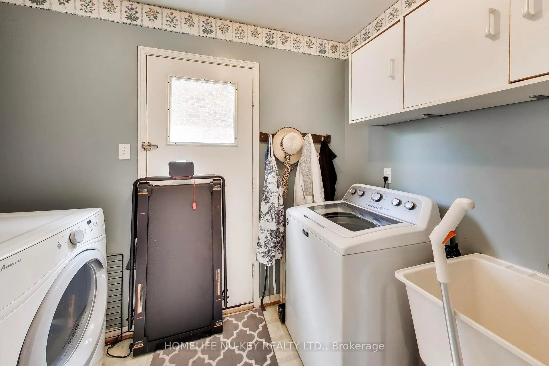 Photo 20 of 27 Lauchlin Crescent, Halton Hills, Georgetown — HOMEH