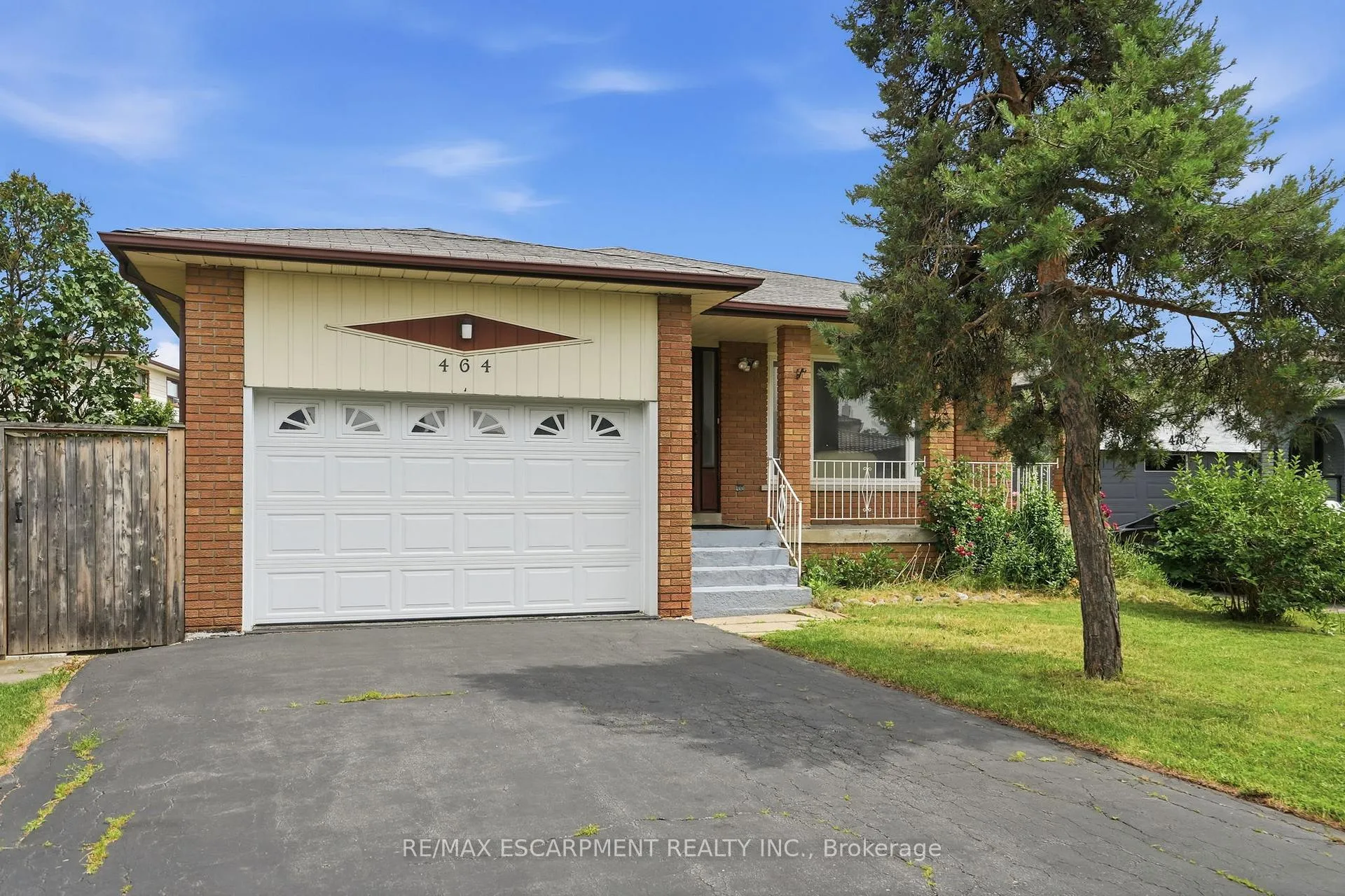Photo 1 of 464 Louis Drive, Mississauga, Cooksville — HOMEH