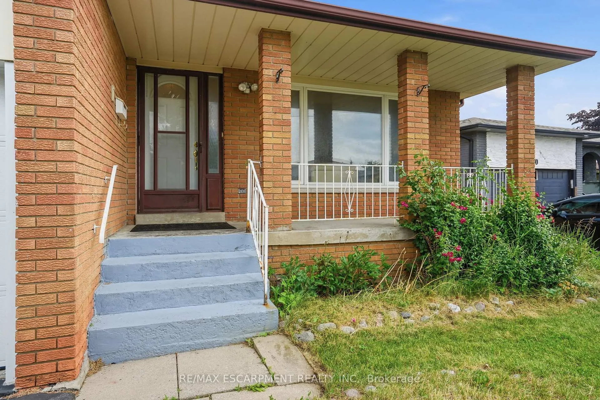 Photo 3 of 464 Louis Drive, Mississauga, Cooksville — HOMEH