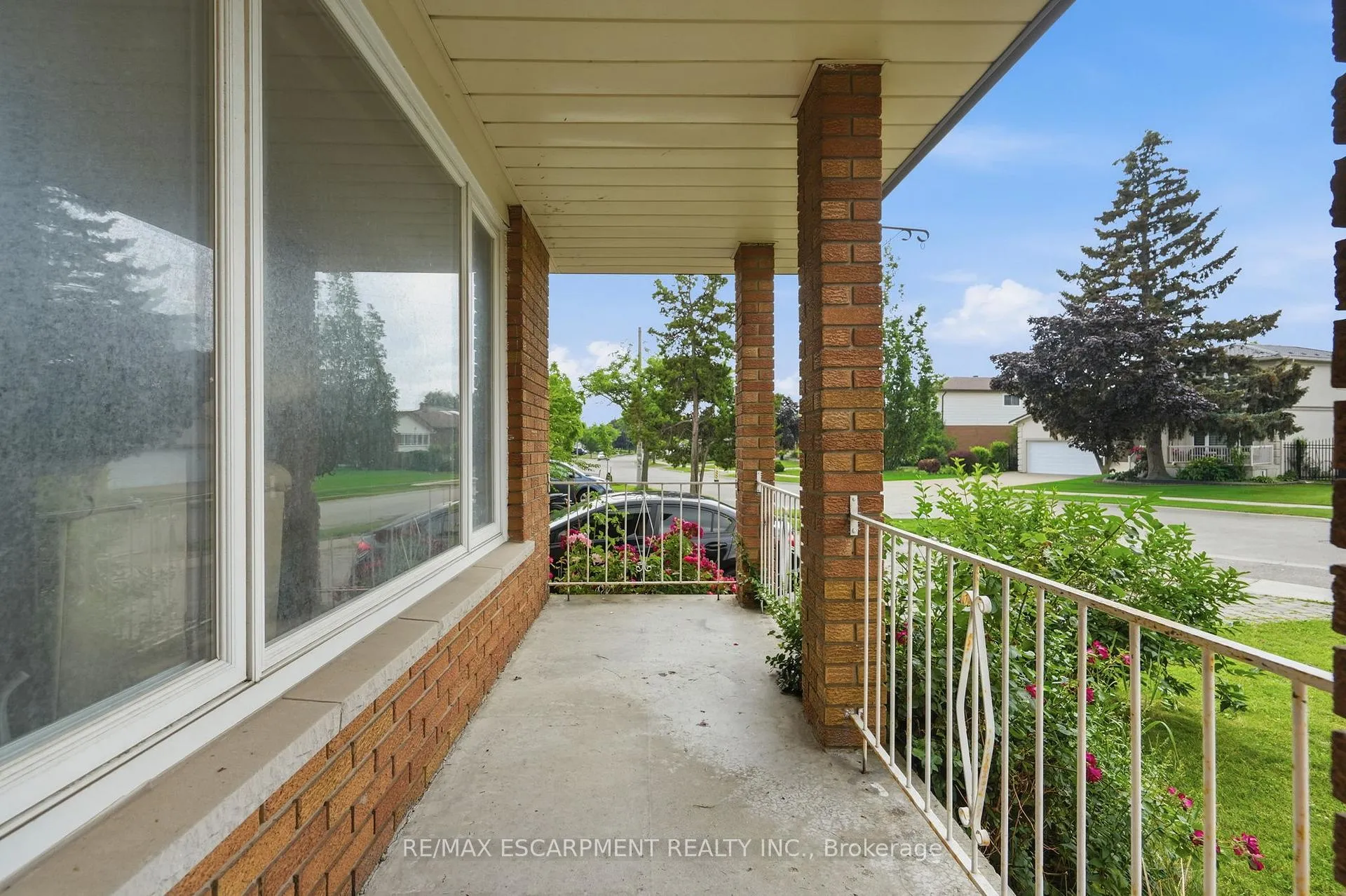 Photo 4 of 464 Louis Drive, Mississauga, Cooksville — HOMEH