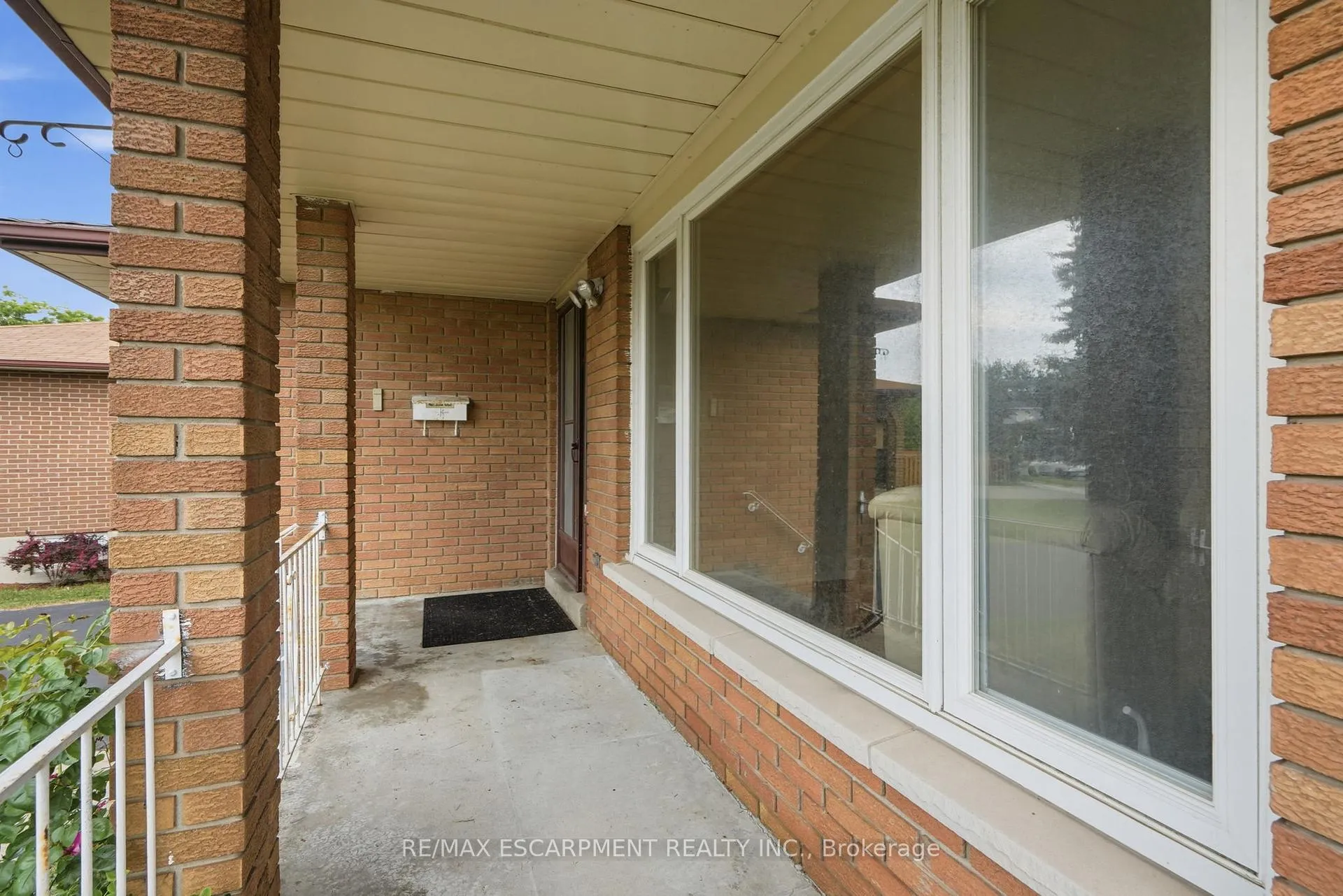 Photo 5 of 464 Louis Drive, Mississauga, Cooksville — HOMEH