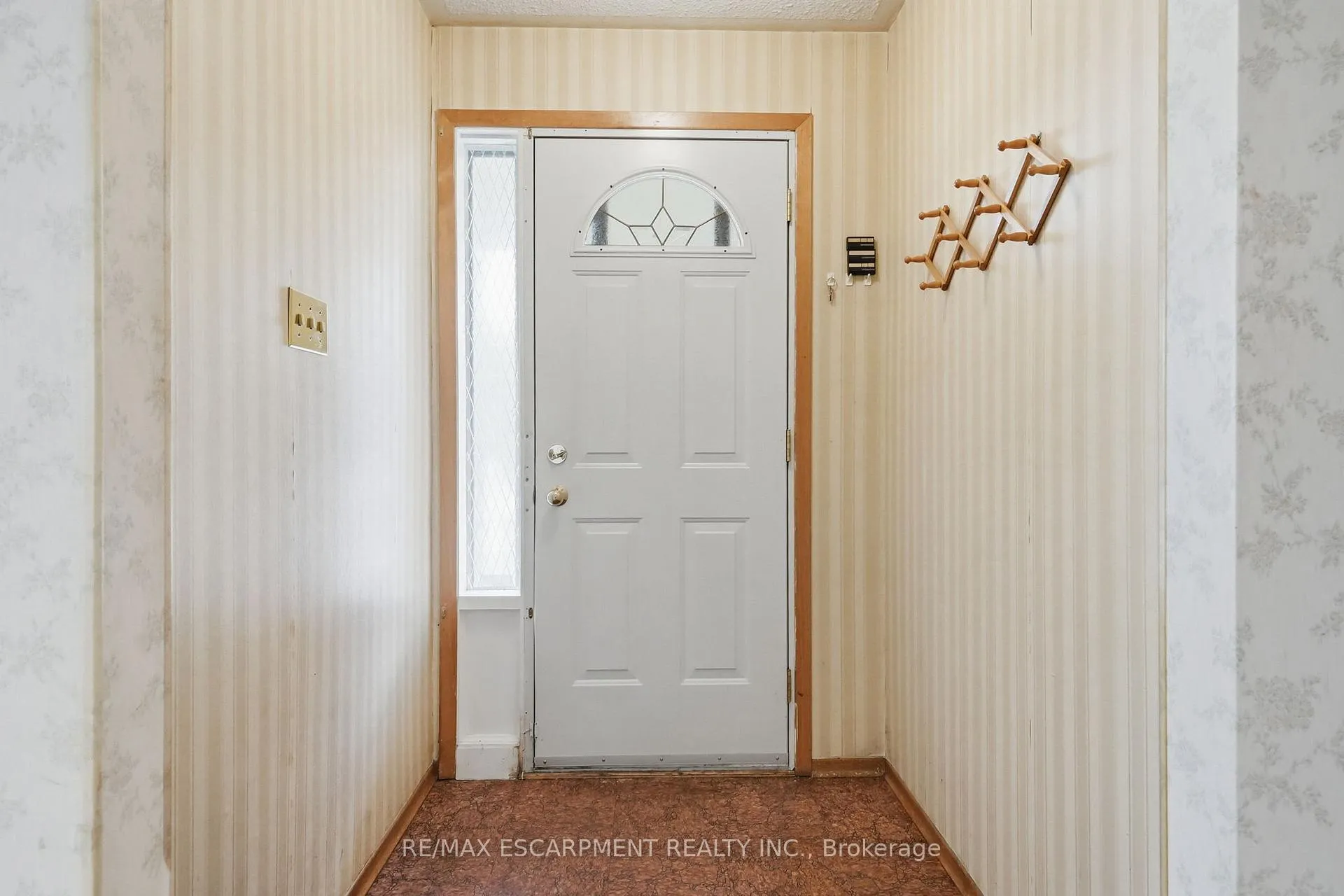Photo 6 of 464 Louis Drive, Mississauga, Cooksville — HOMEH