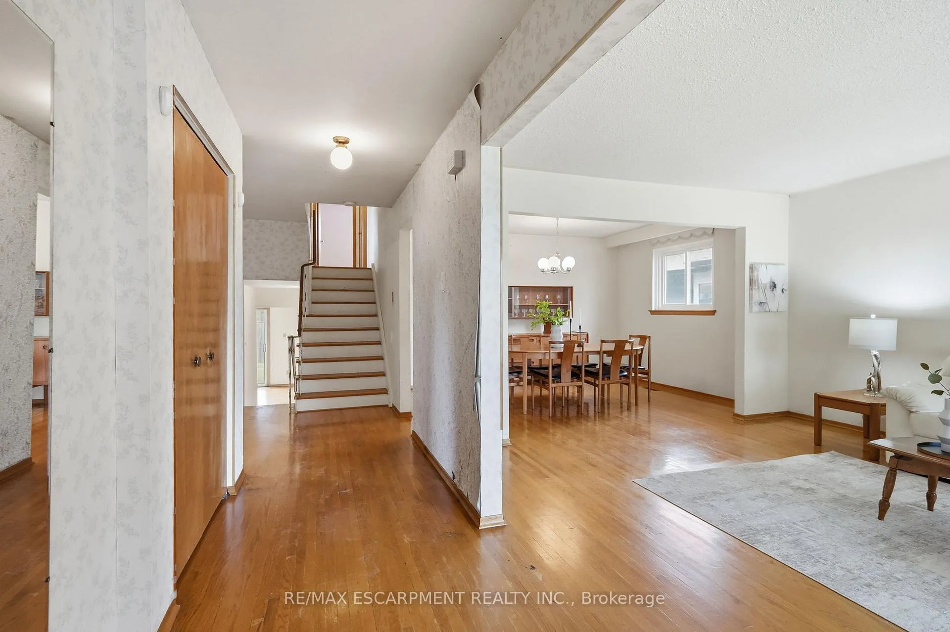 Photo 7 of 464 Louis Drive, Mississauga, Cooksville — HOMEH