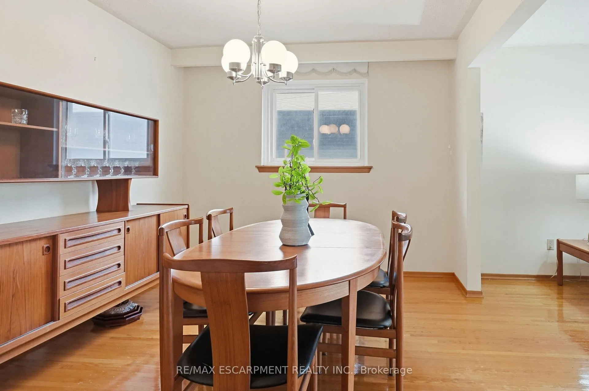 Photo 12 of 464 Louis Drive, Mississauga, Cooksville — HOMEH