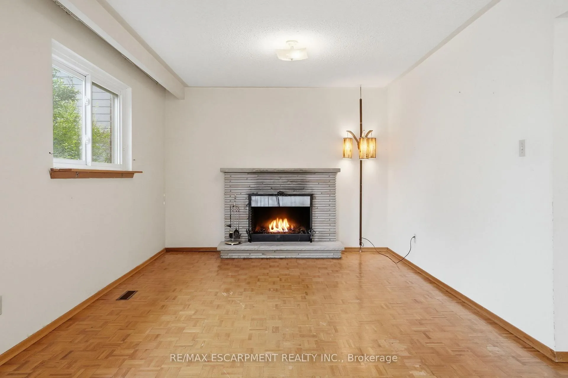 Photo 17 of 464 Louis Drive, Mississauga, Cooksville — HOMEH