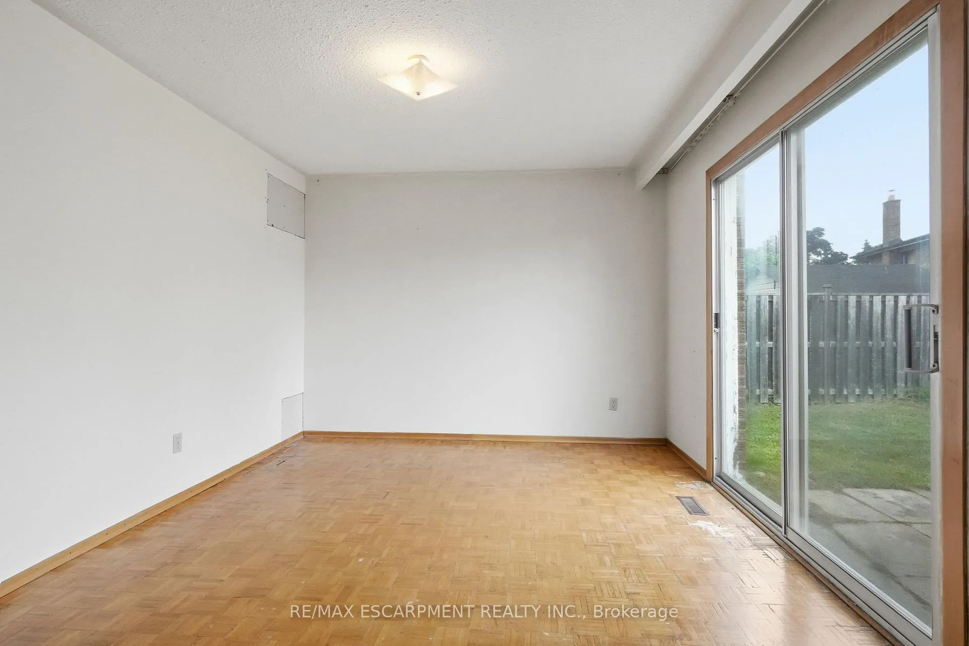 Photo 19 of 464 Louis Drive, Mississauga, Cooksville — HOMEH