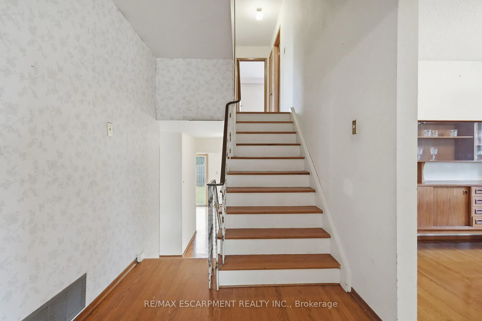 Photo 20 of 464 Louis Drive, Mississauga, Cooksville — HOMEH