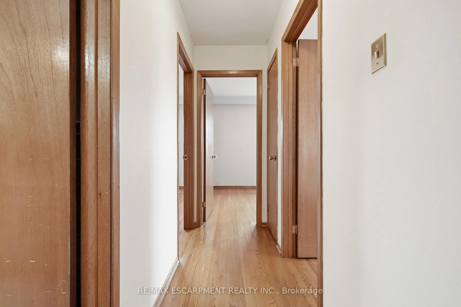 Photo 21 of 464 Louis Drive, Mississauga, Cooksville — HOMEH