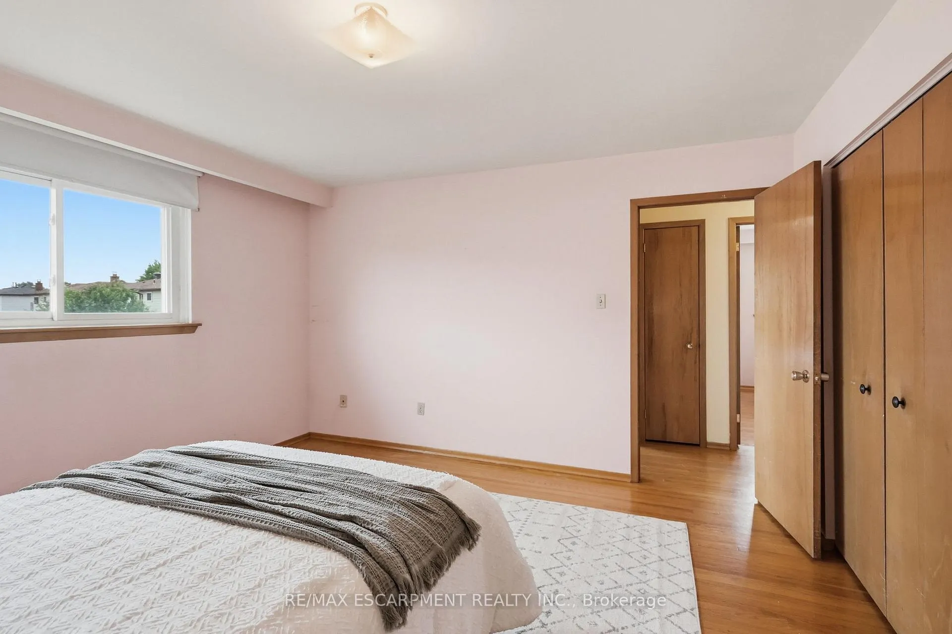 Photo 23 of 464 Louis Drive, Mississauga, Cooksville — HOMEH