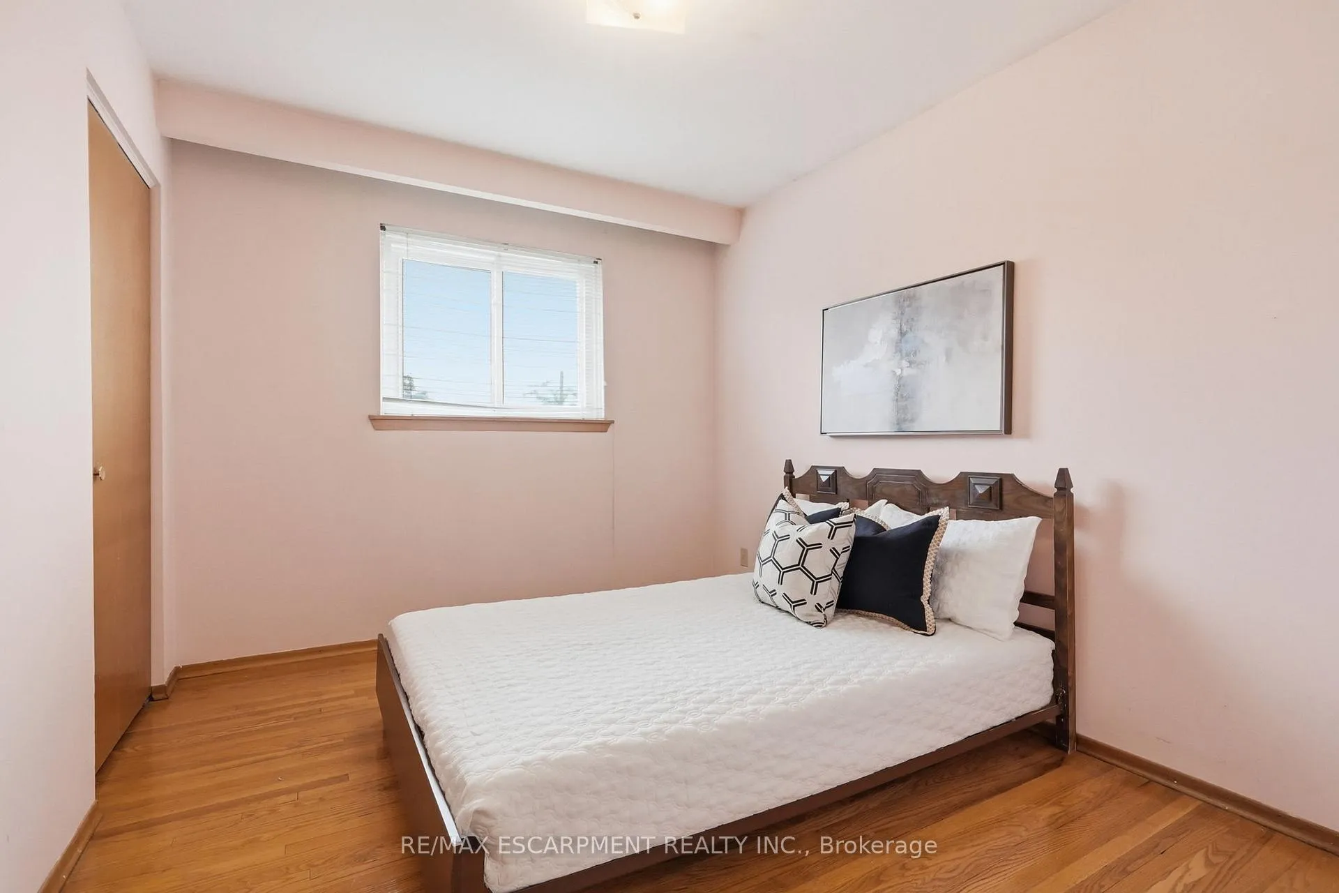 Photo 25 of 464 Louis Drive, Mississauga, Cooksville — HOMEH