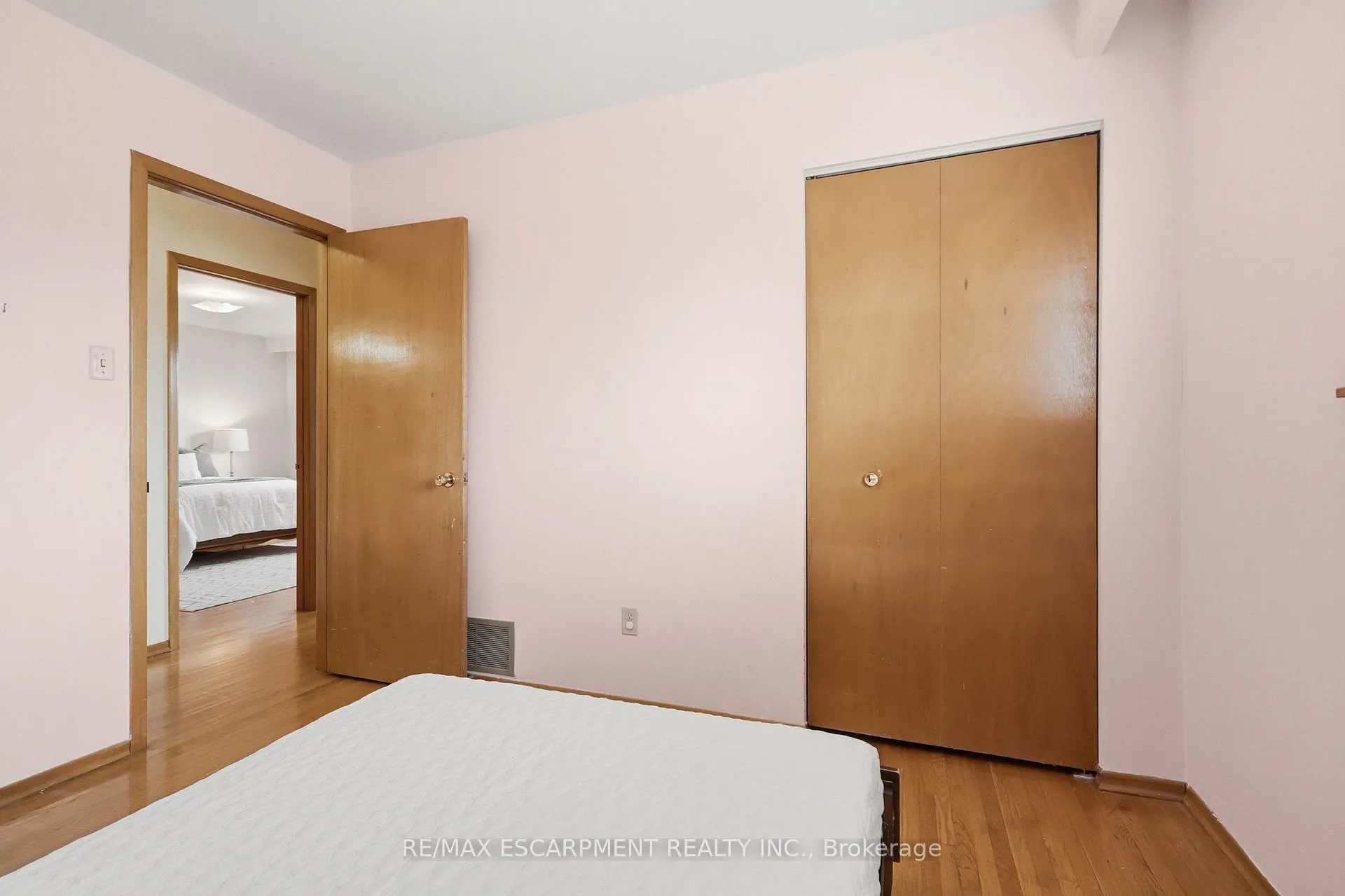 Photo 26 of 464 Louis Drive, Mississauga, Cooksville — HOMEH
