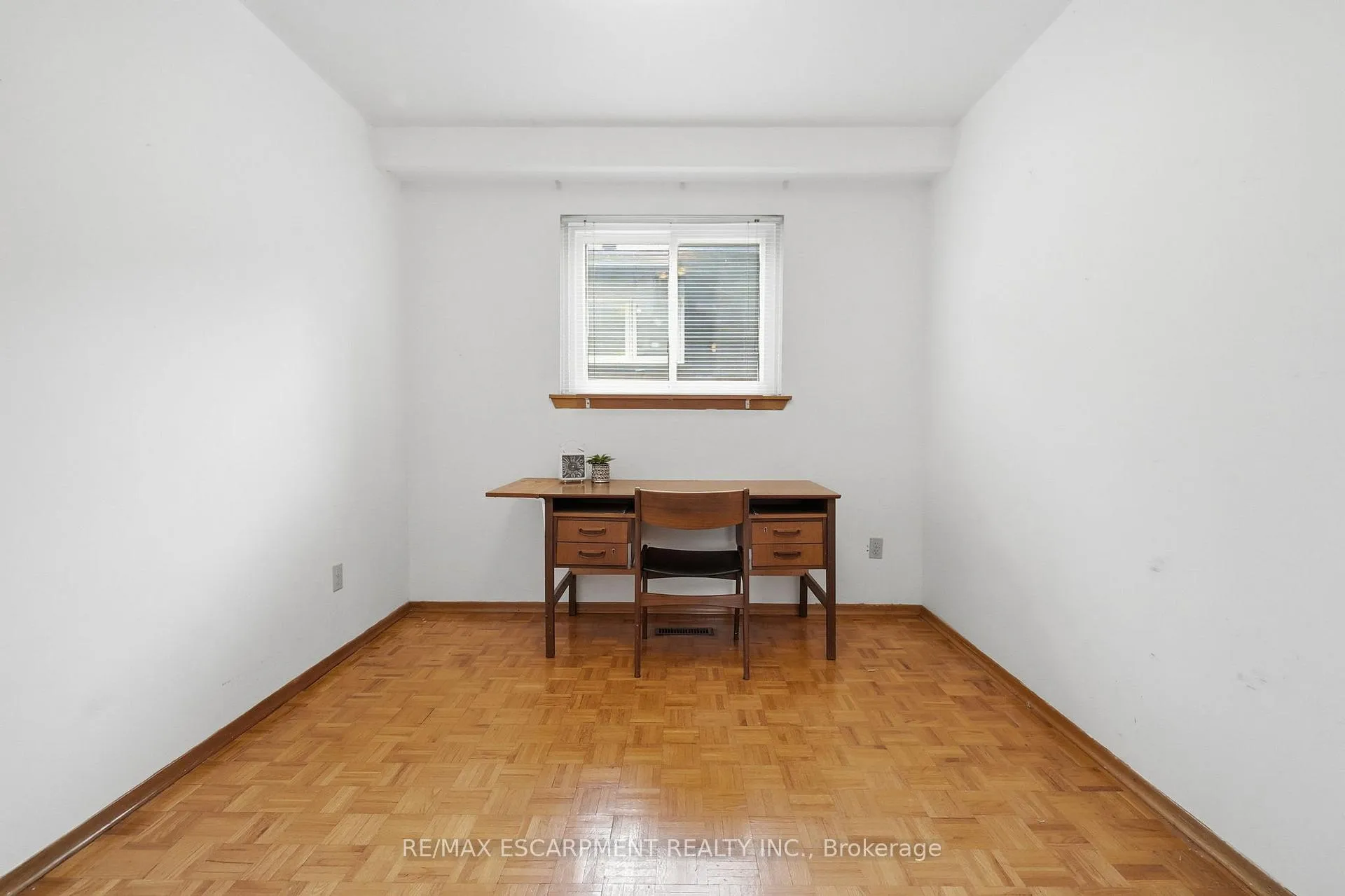 Photo 31 of 464 Louis Drive, Mississauga, Cooksville — HOMEH