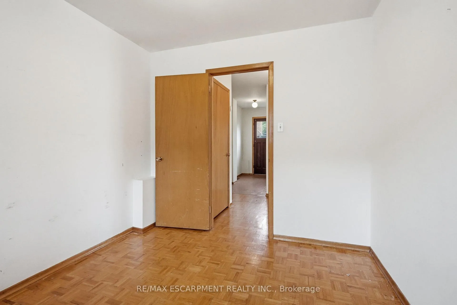 Photo 32 of 464 Louis Drive, Mississauga, Cooksville — HOMEH