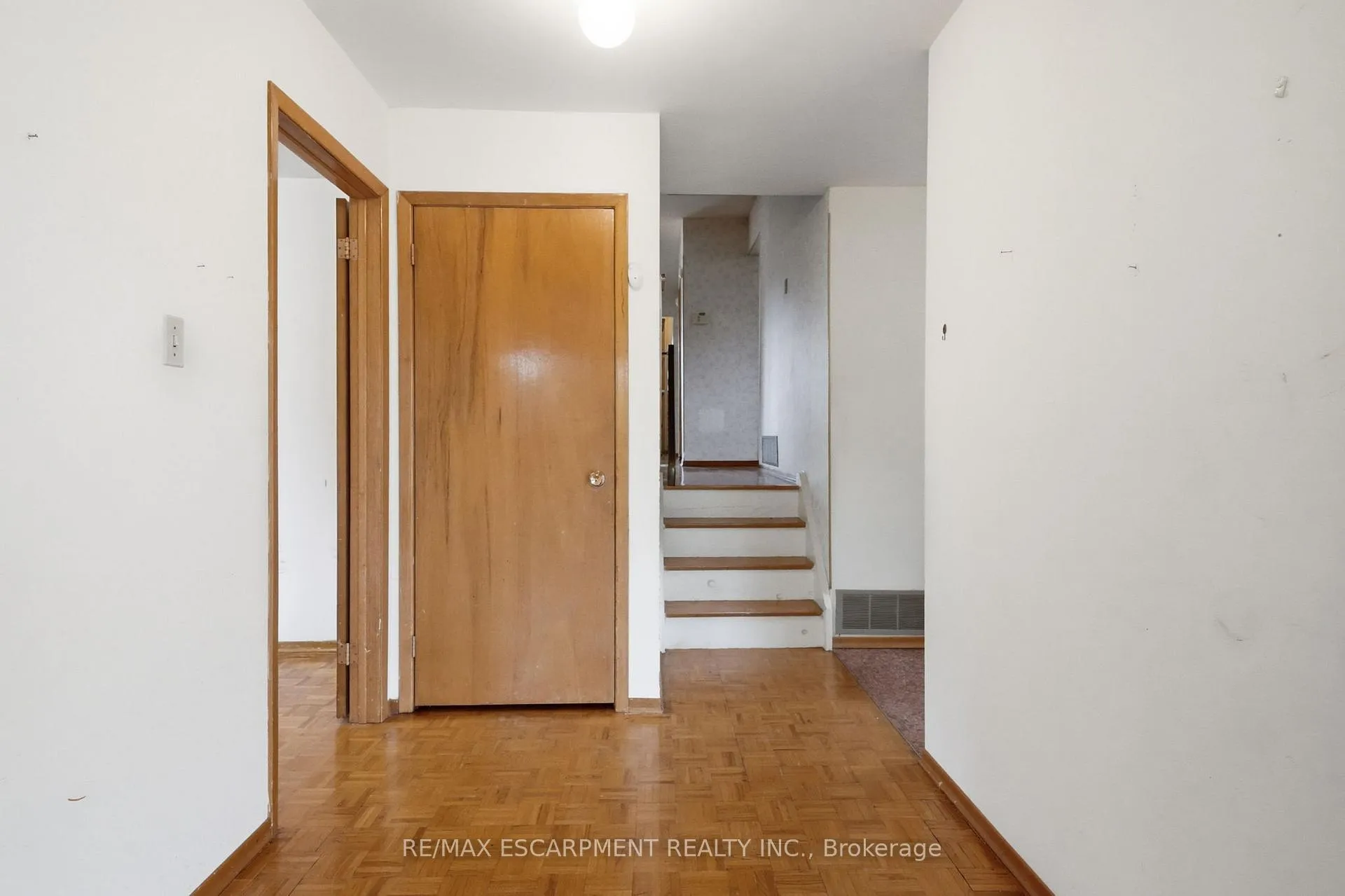 Photo 34 of 464 Louis Drive, Mississauga, Cooksville — HOMEH