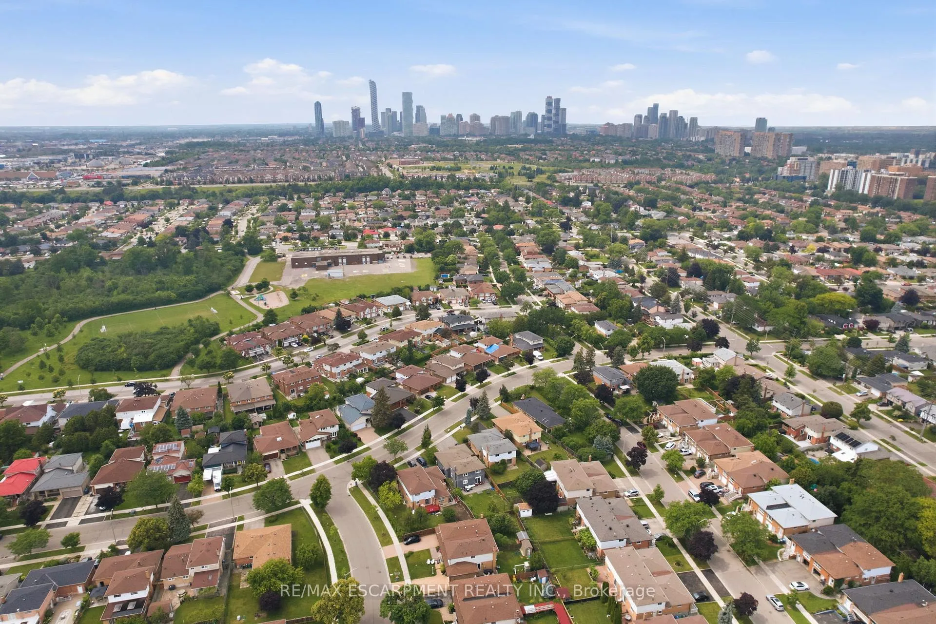 Photo 47 of 464 Louis Drive, Mississauga, Cooksville — HOMEH
