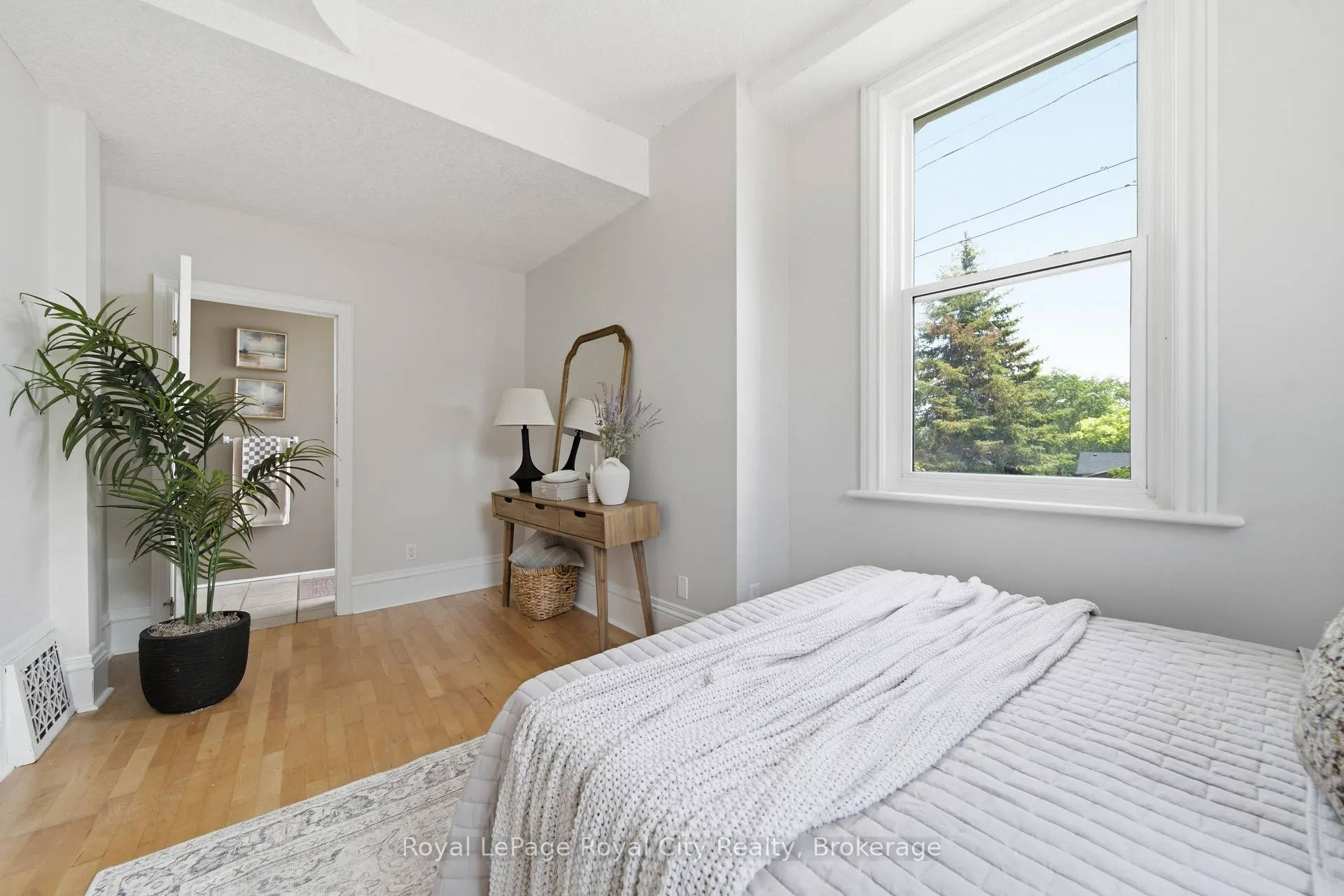 Photo 15 of 26 Fergus Street, Guelph, Downtown — HOMEH