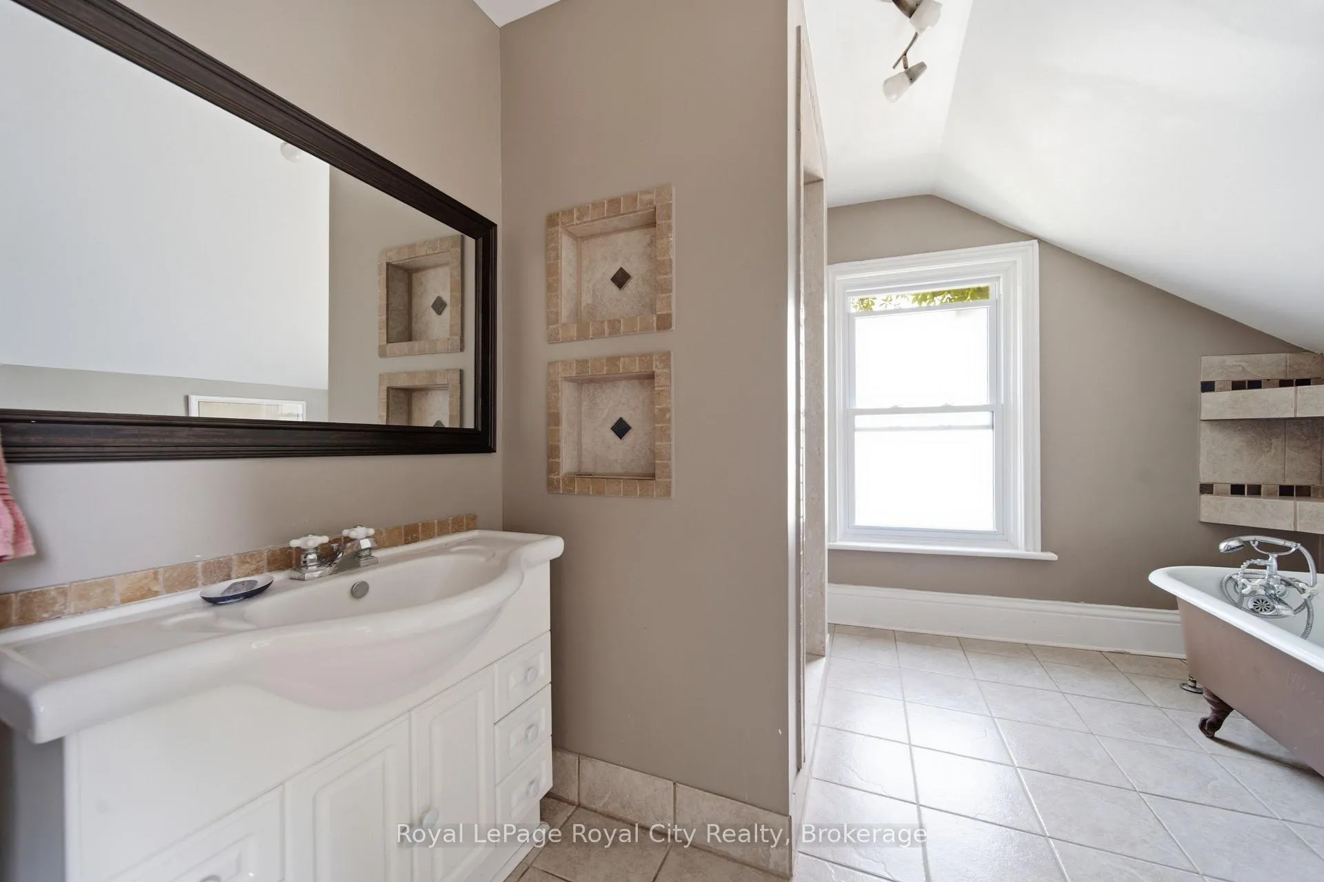 Photo 34 of 26 Fergus Street, Guelph, Downtown — HOMEH