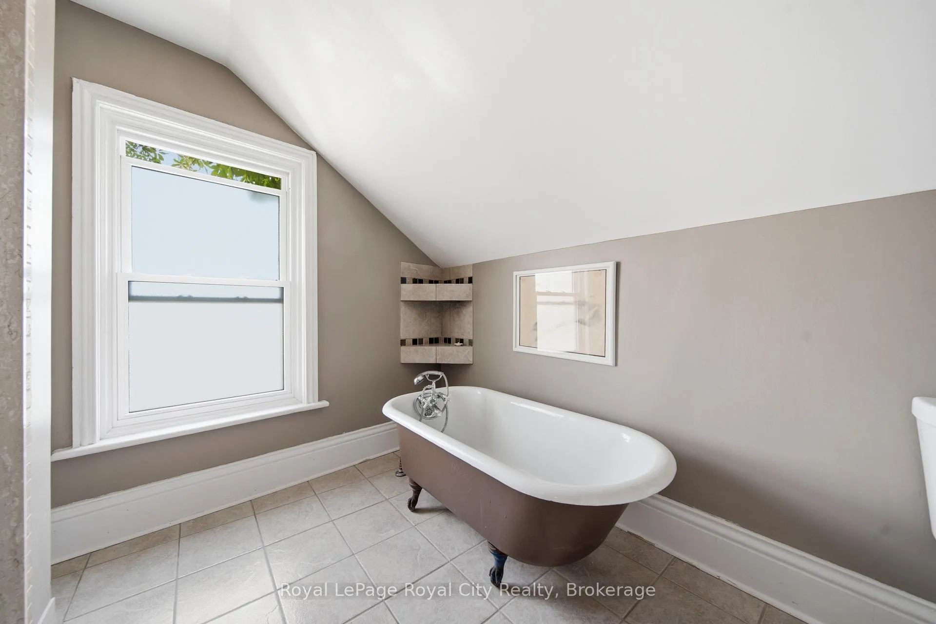 Photo 35 of 26 Fergus Street, Guelph, Downtown — HOMEH
