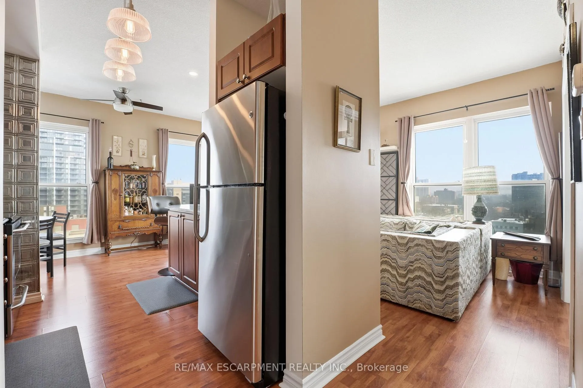 Photo 3 of Unit 802, 135 James Street S, Hamilton, Corktown — HOMEH