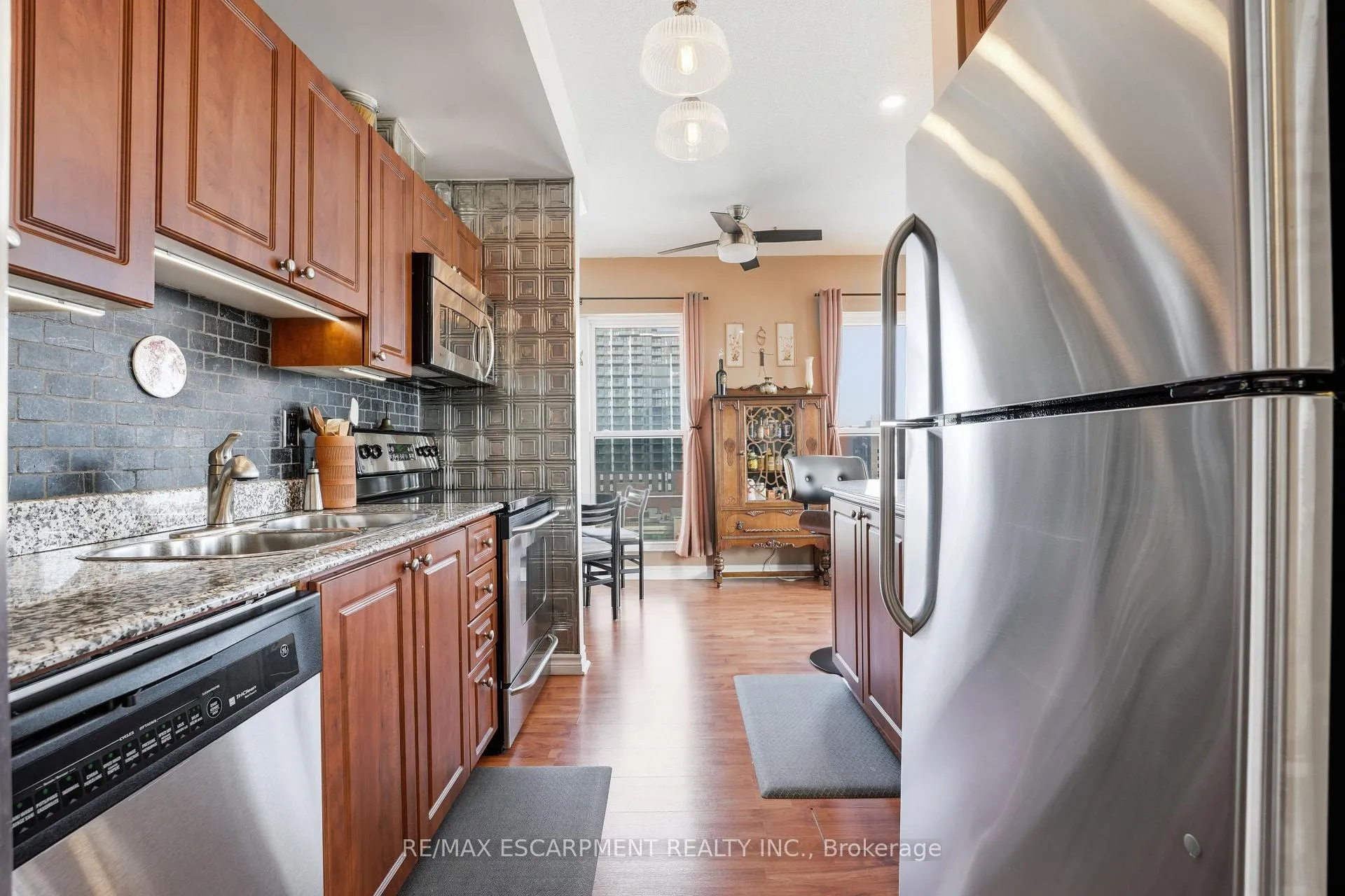Photo 4 of Unit 802, 135 James Street S, Hamilton, Corktown — HOMEH