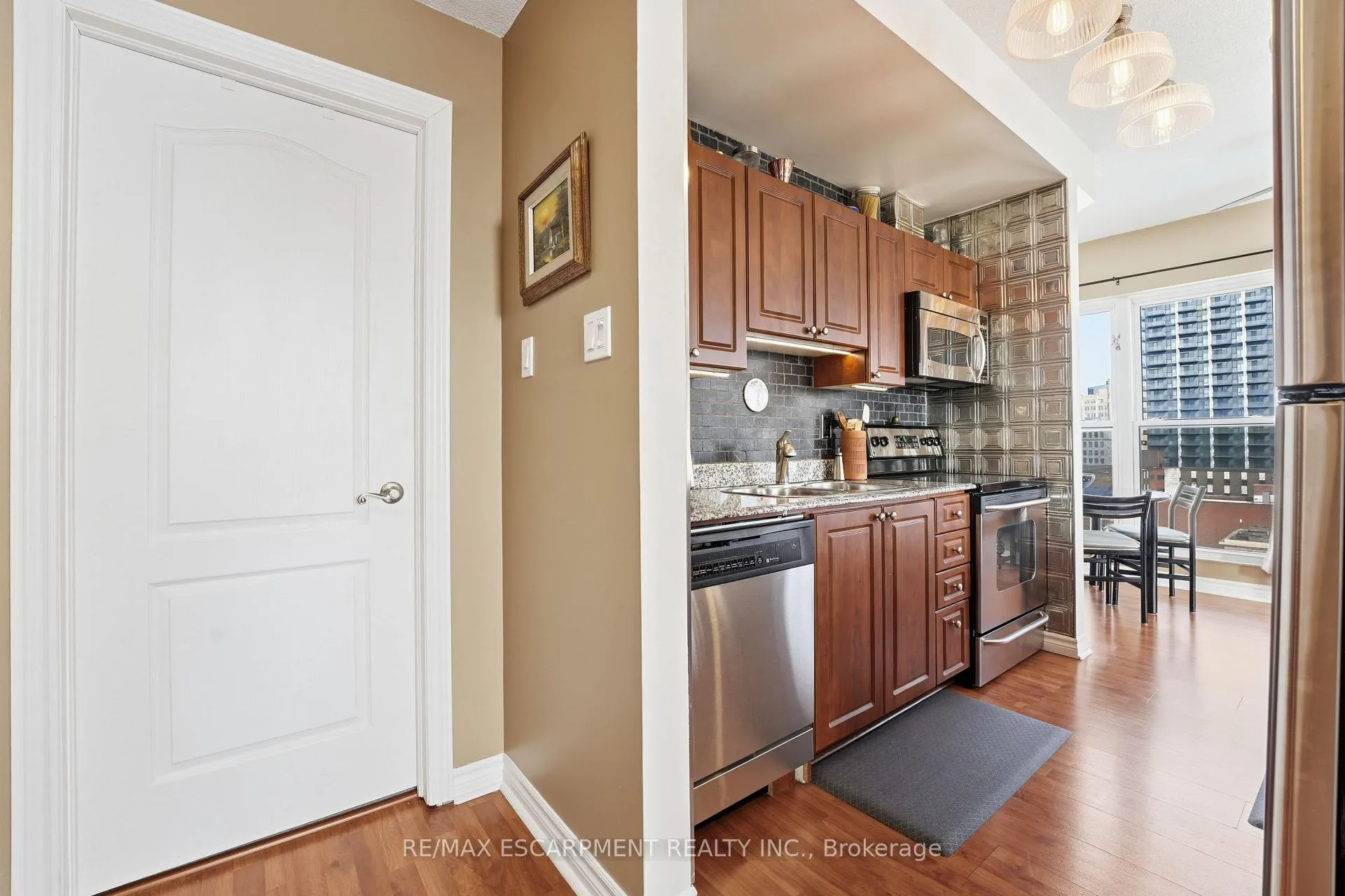 Photo 5 of Unit 802, 135 James Street S, Hamilton, Corktown — HOMEH