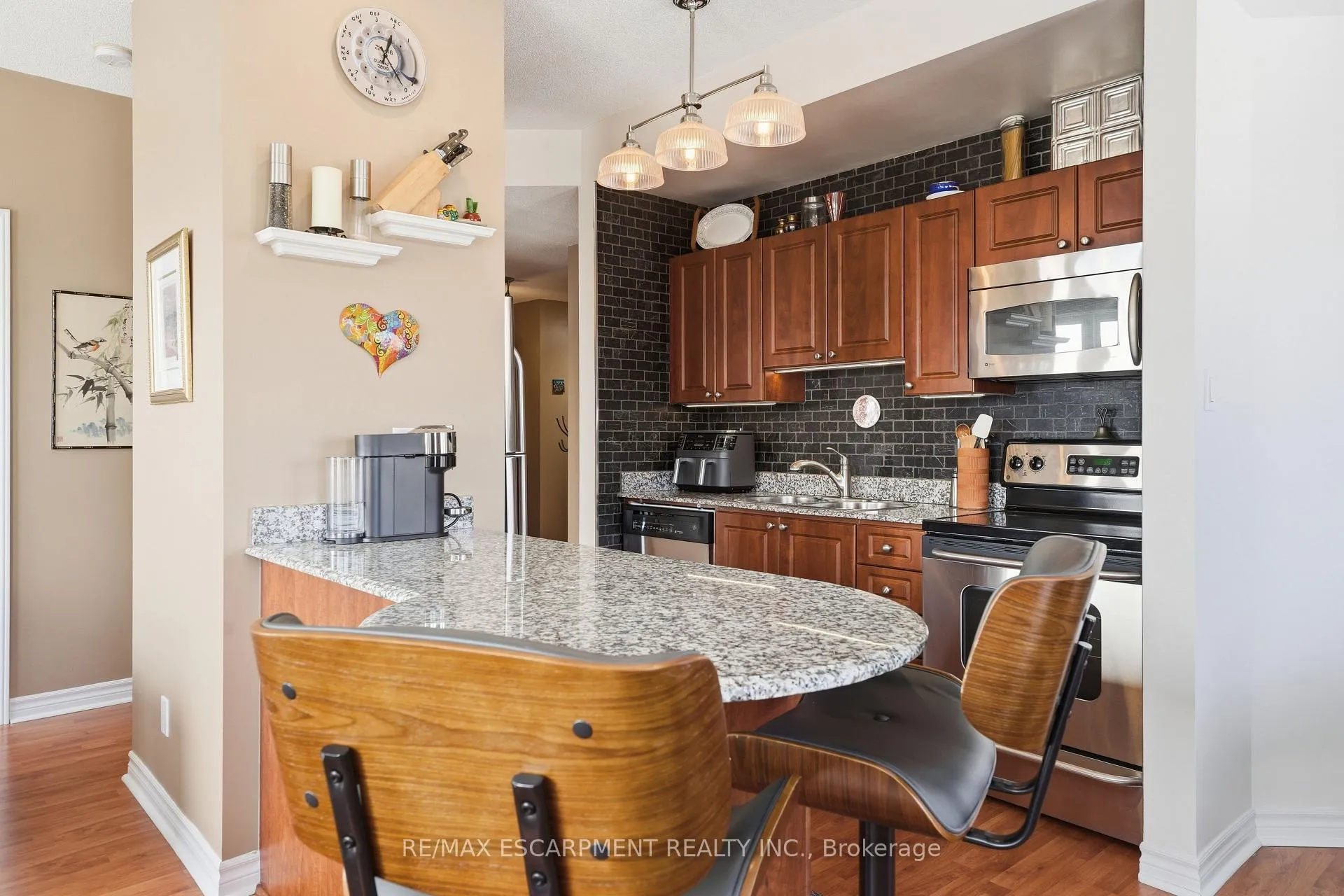 Photo 7 of Unit 802, 135 James Street S, Hamilton, Corktown — HOMEH