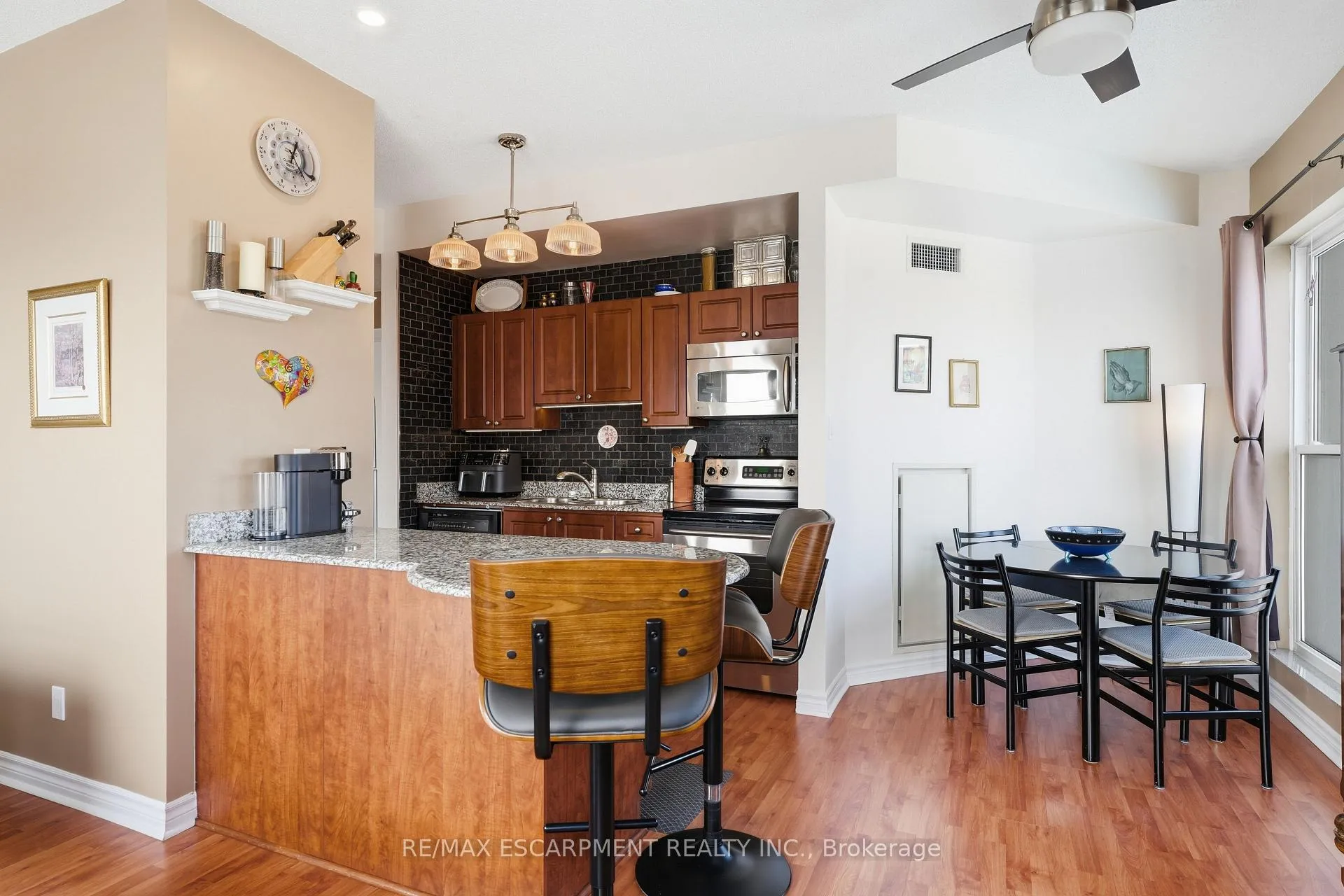Photo 8 of Unit 802, 135 James Street S, Hamilton, Corktown — HOMEH