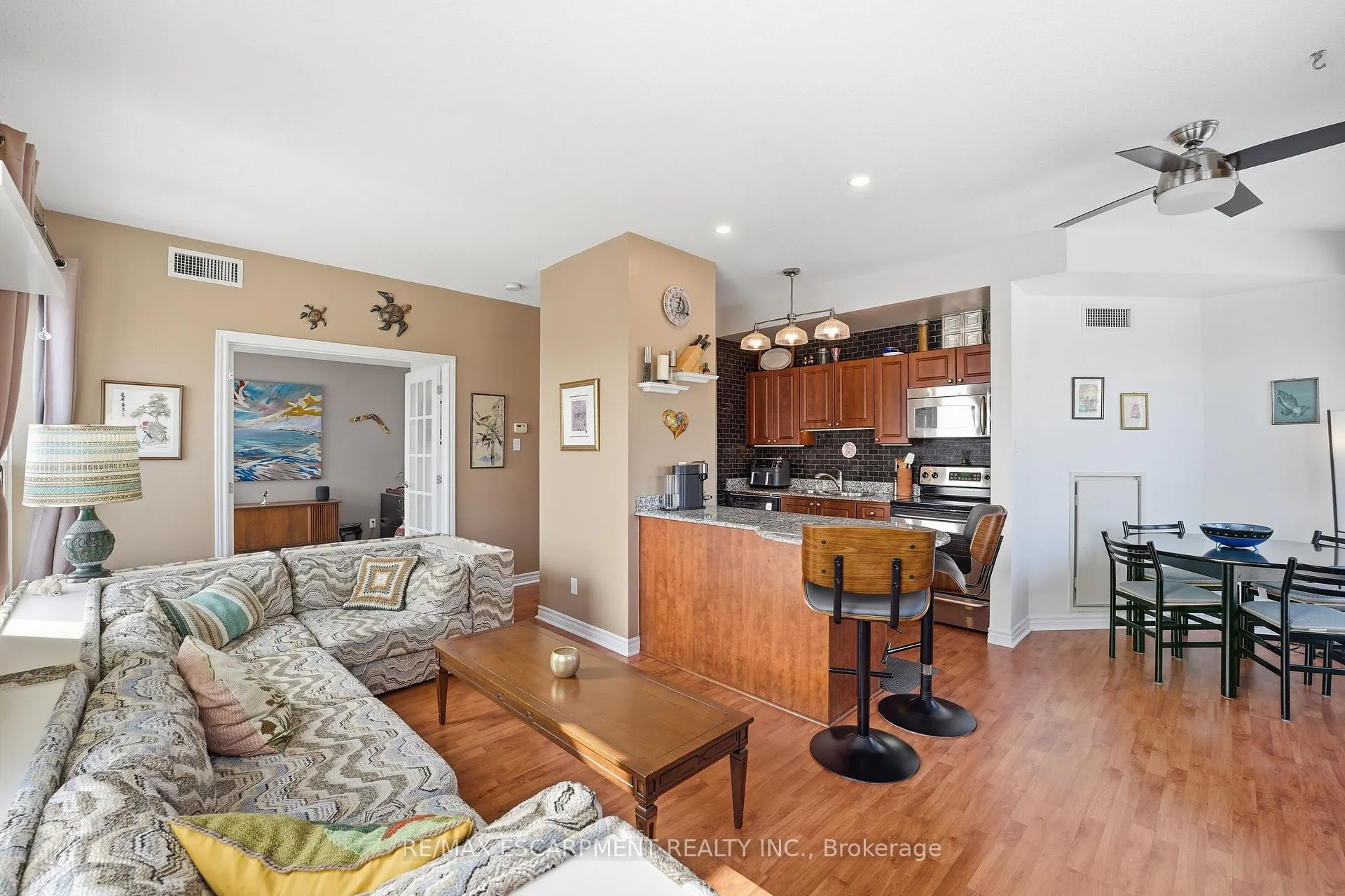Photo 9 of Unit 802, 135 James Street S, Hamilton, Corktown — HOMEH