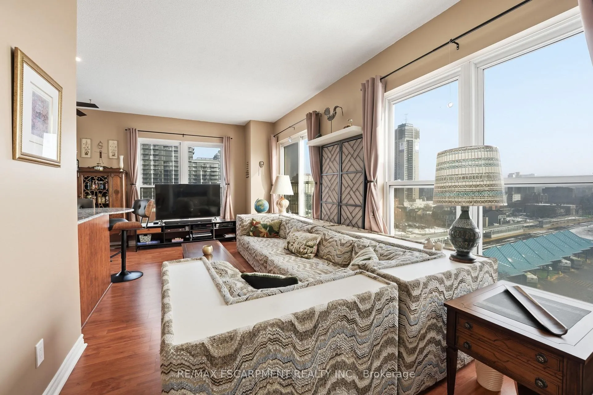 Photo 11 of Unit 802, 135 James Street S, Hamilton, Corktown — HOMEH